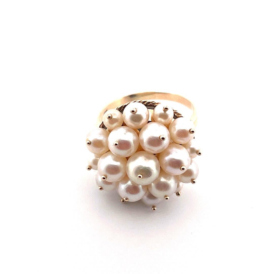 Luxurious 14k Yellow Gold Cultured Pearl Cluster Cocktail Ring In New Condition For Sale In New York, NY