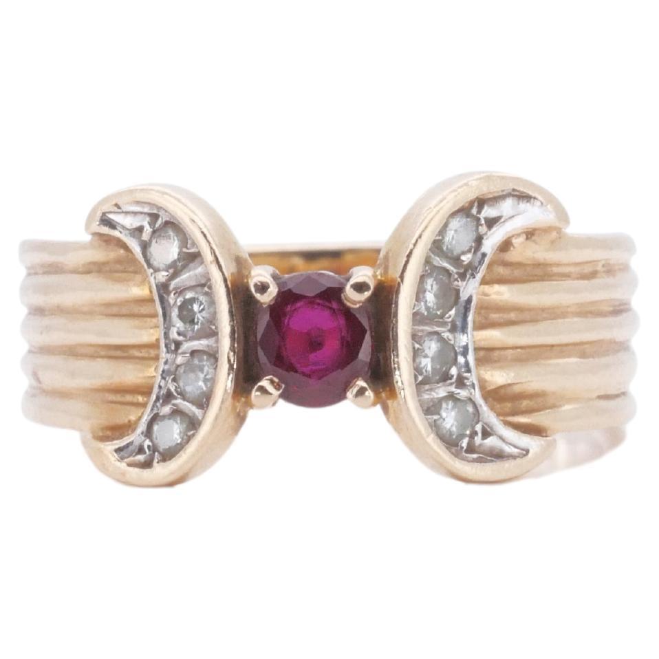 Luxurious 14k Yellow Gold Moon Ring with 0.28 Carat Natural Ruby and Diamonds For Sale