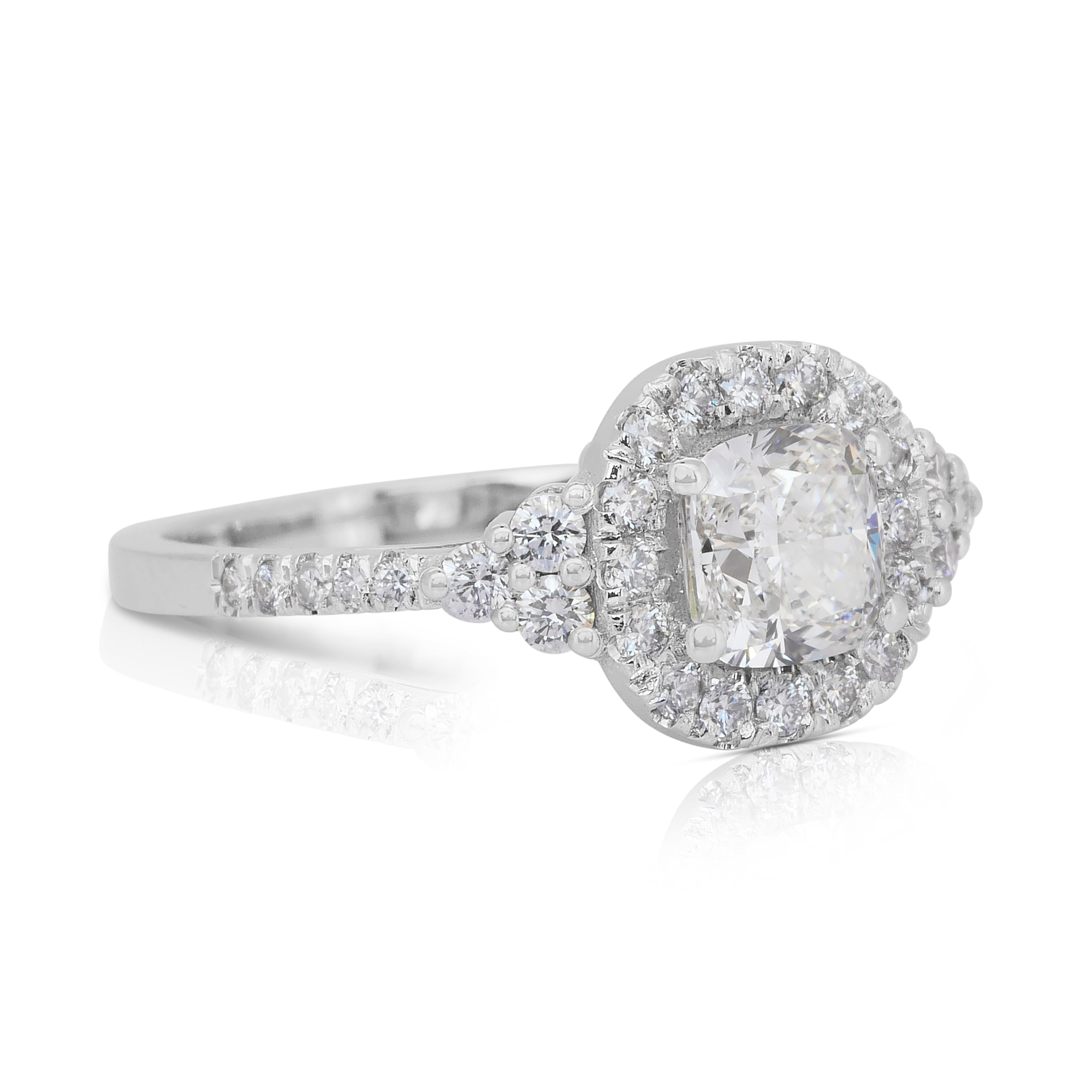 Round Cut Luxurious 1.53ct Diamonds Halo Ring in 18k White Gold - IGI Certified For Sale