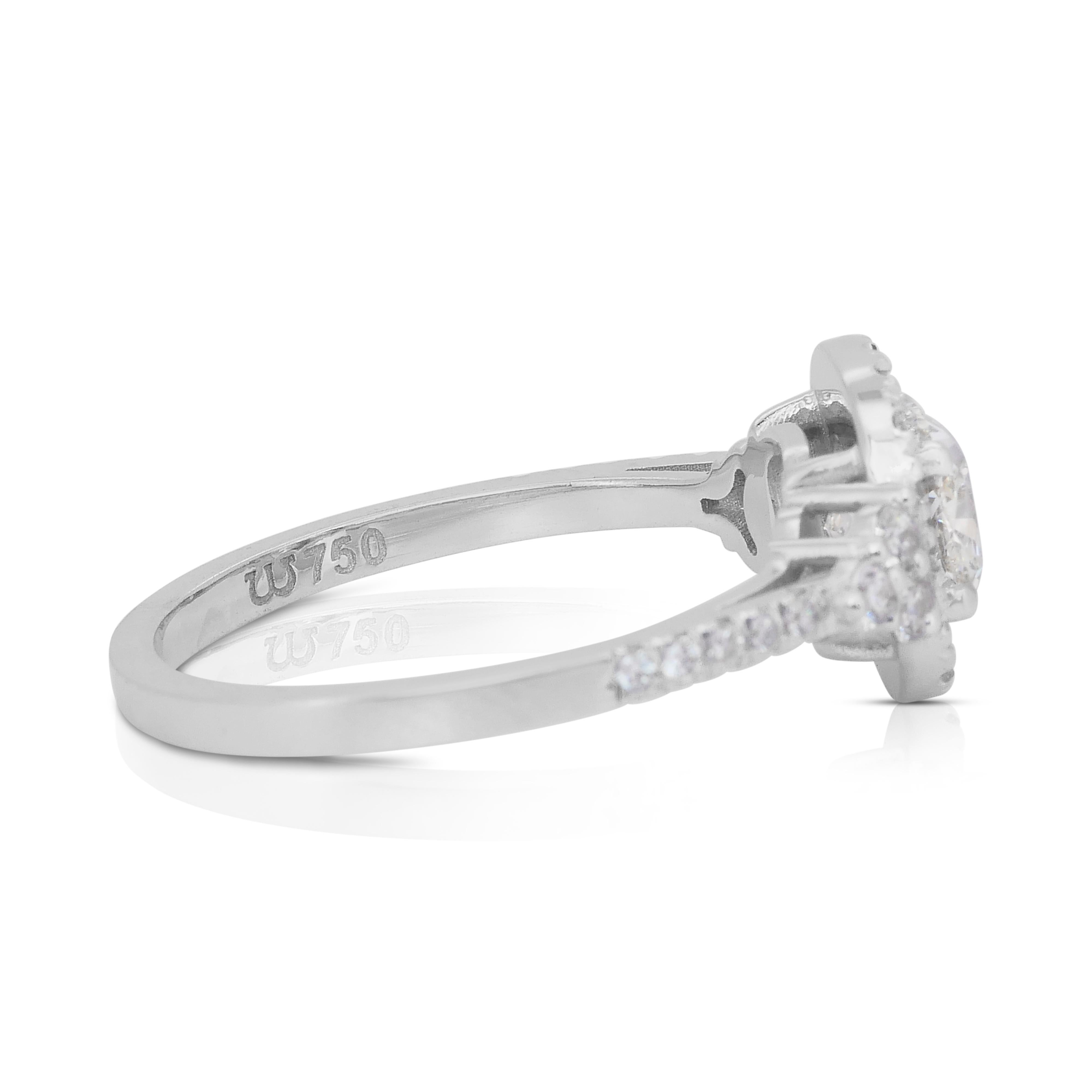 Luxurious 1.53ct Diamonds Halo Ring in 18k White Gold - IGI Certified In New Condition For Sale In רמת גן, IL