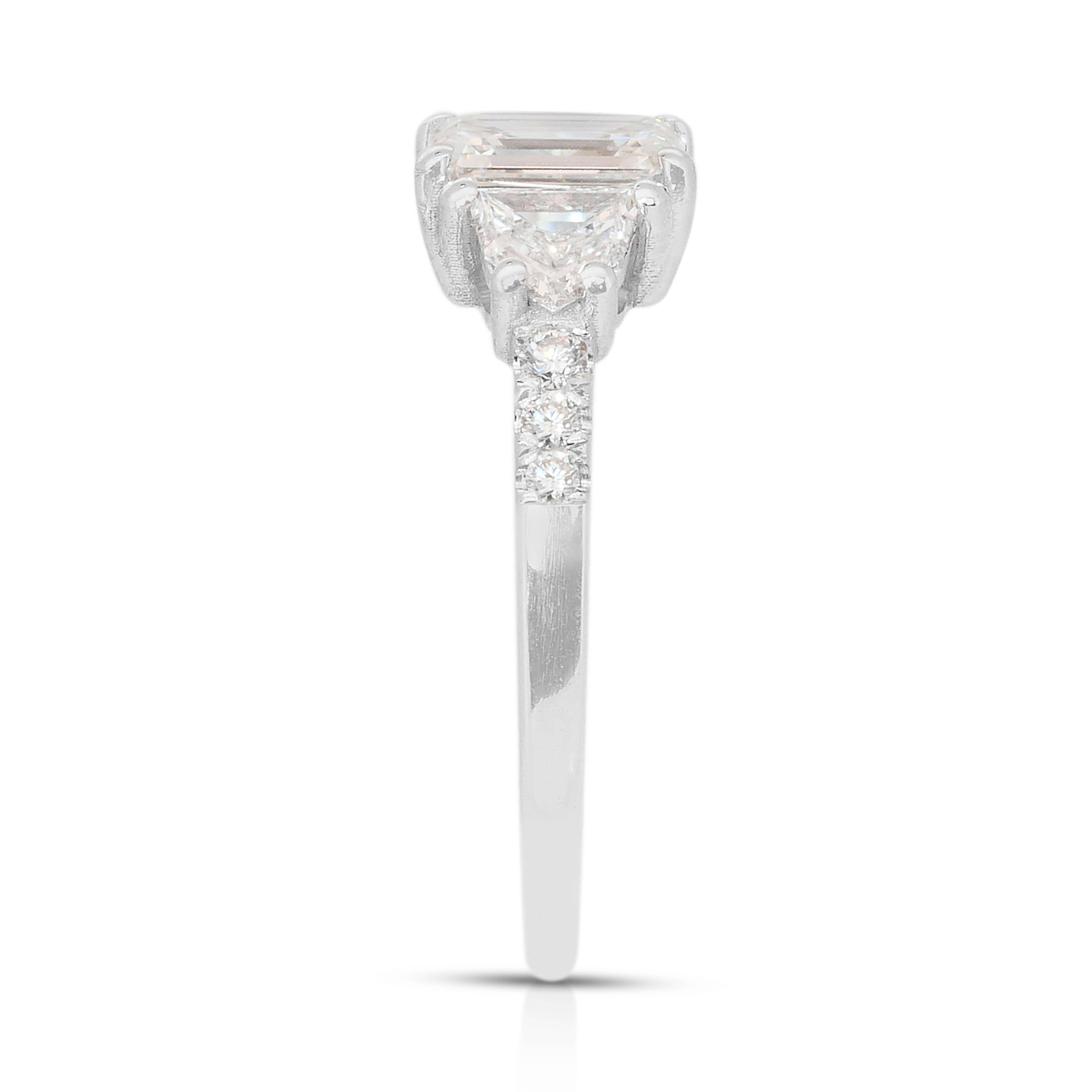 Luxuriöser 1,54ct Diamanten 3-Stein Ring in 18k Weißgold - IGI zertifiziert im Angebot 2