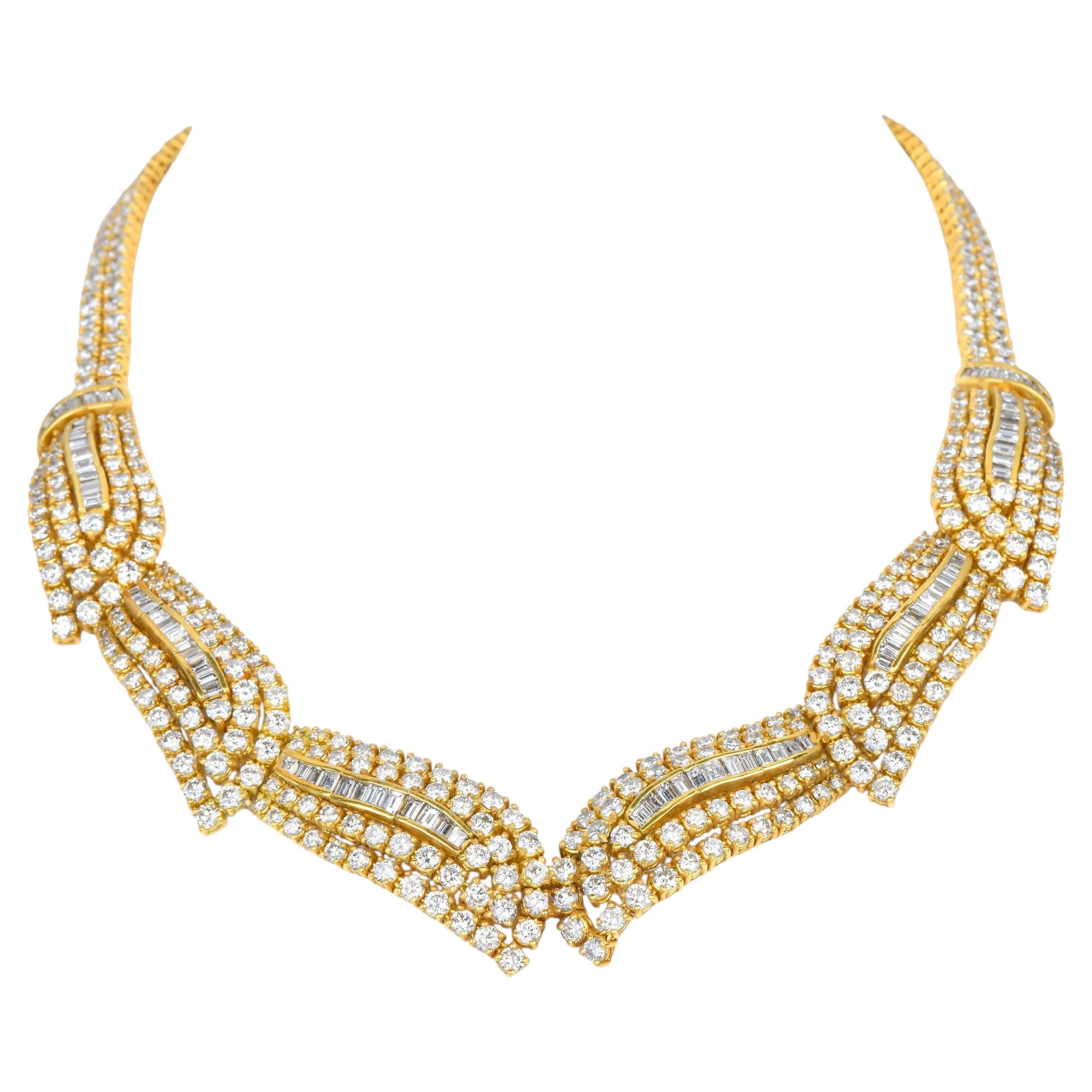 Lujoso Collar de Oro Amarillo de 18 K con Racimo de Diamantes de 17,30cts