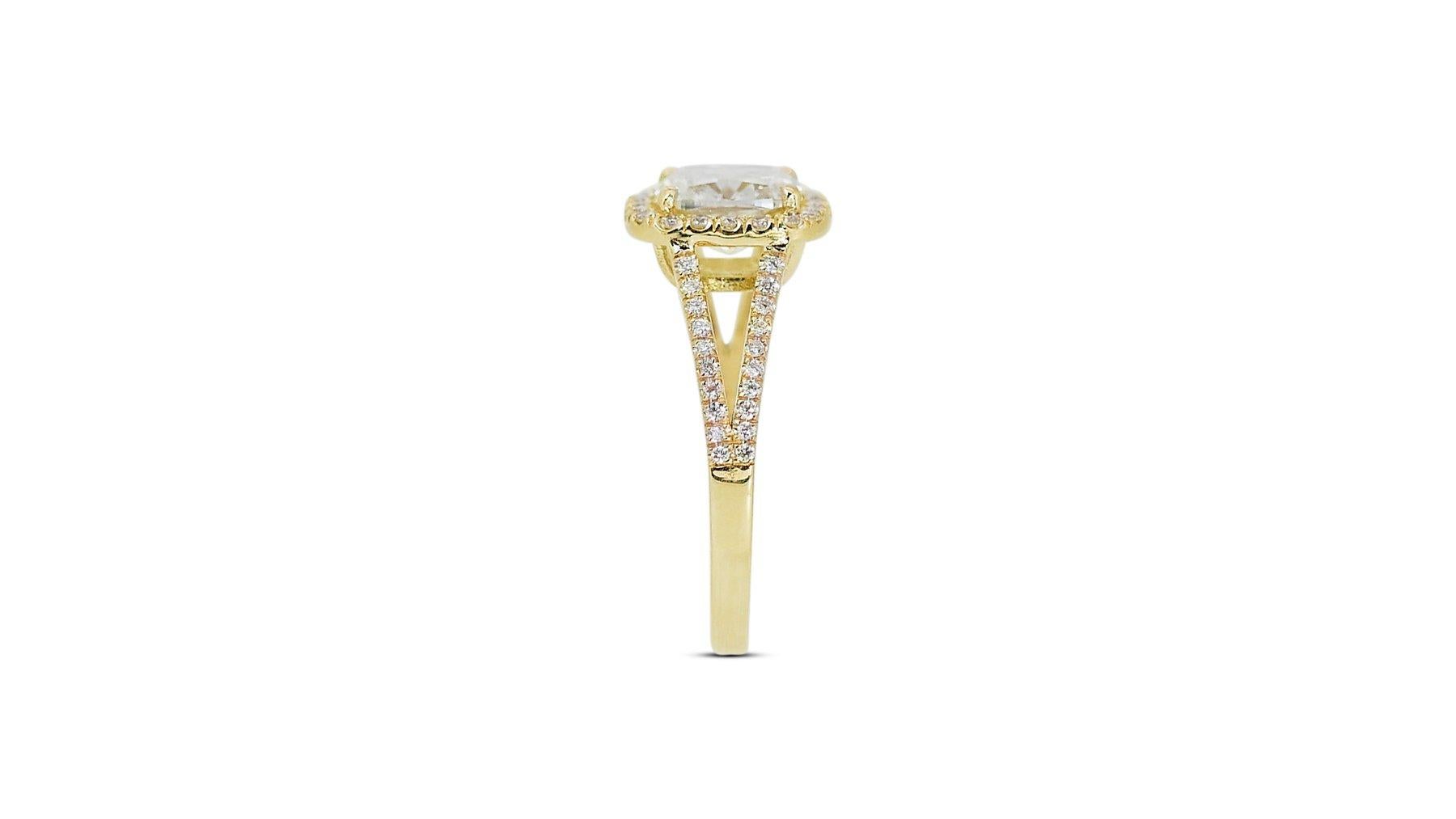 Bague luxueuse en or jaune 18 carats avec halo de diamants de 1,80 ct - certifiée GIA en vente 2