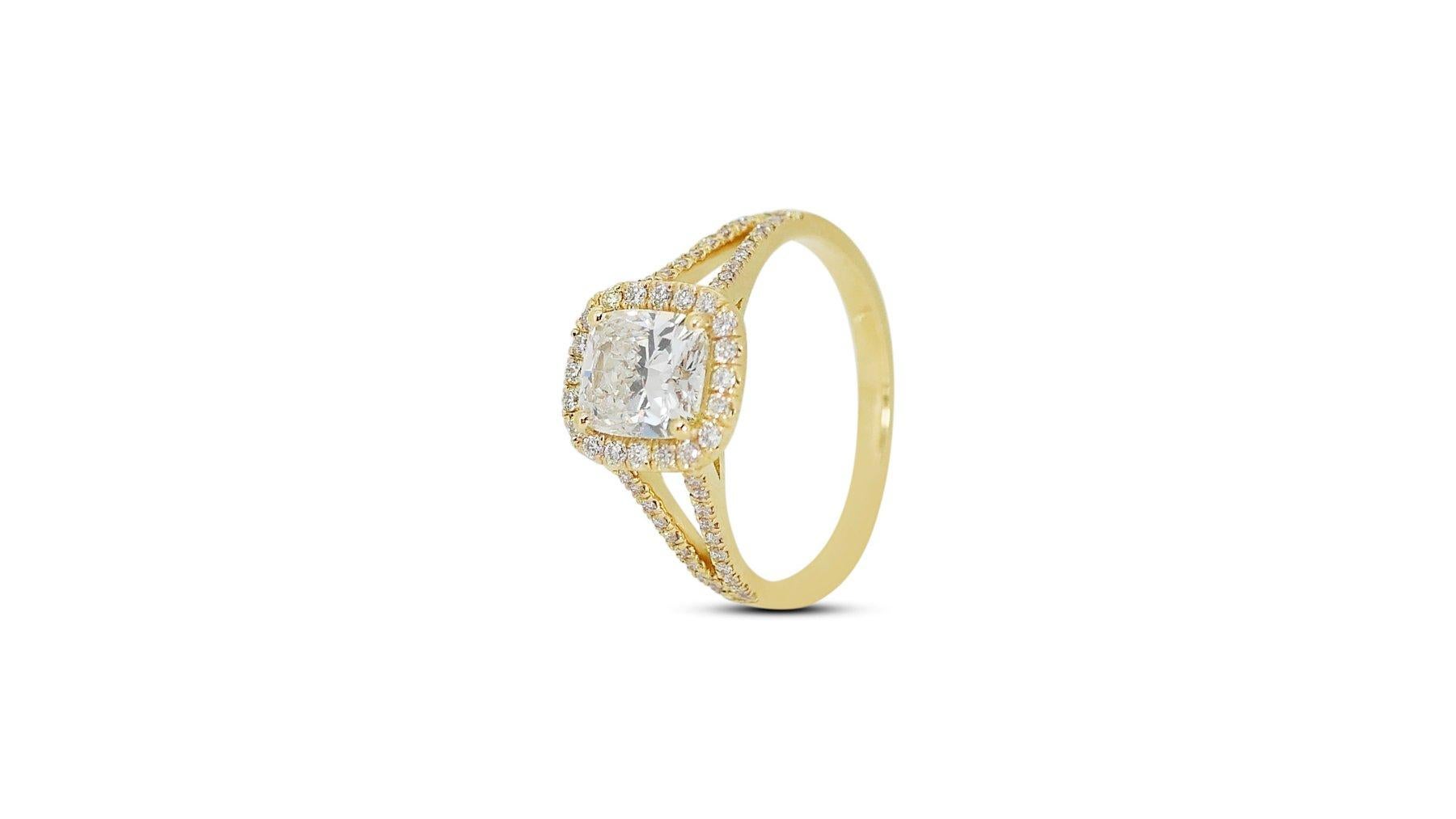 Bague luxueuse en or jaune 18 carats avec halo de diamants de 1,80 ct - certifiée GIA en vente 3