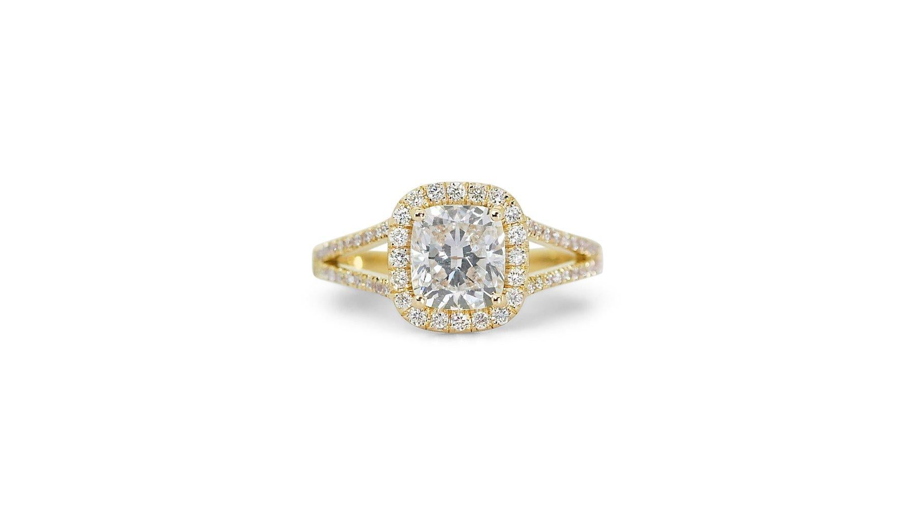 Bague luxueuse en or jaune 18 carats avec halo de diamants de 1,80 ct - certifiée GIA en vente 4
