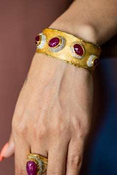 Victor Velyan manchette luxueuse en or 18 carats et 24 carats avec rubis des îles vertes et diamants