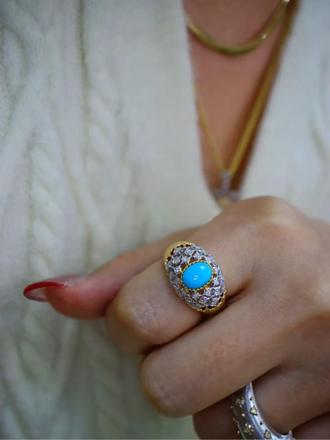 Women's or Men's Luxurious 18K Gold Turquoise Inlaid with Multiple Diamonds Ring For Sale