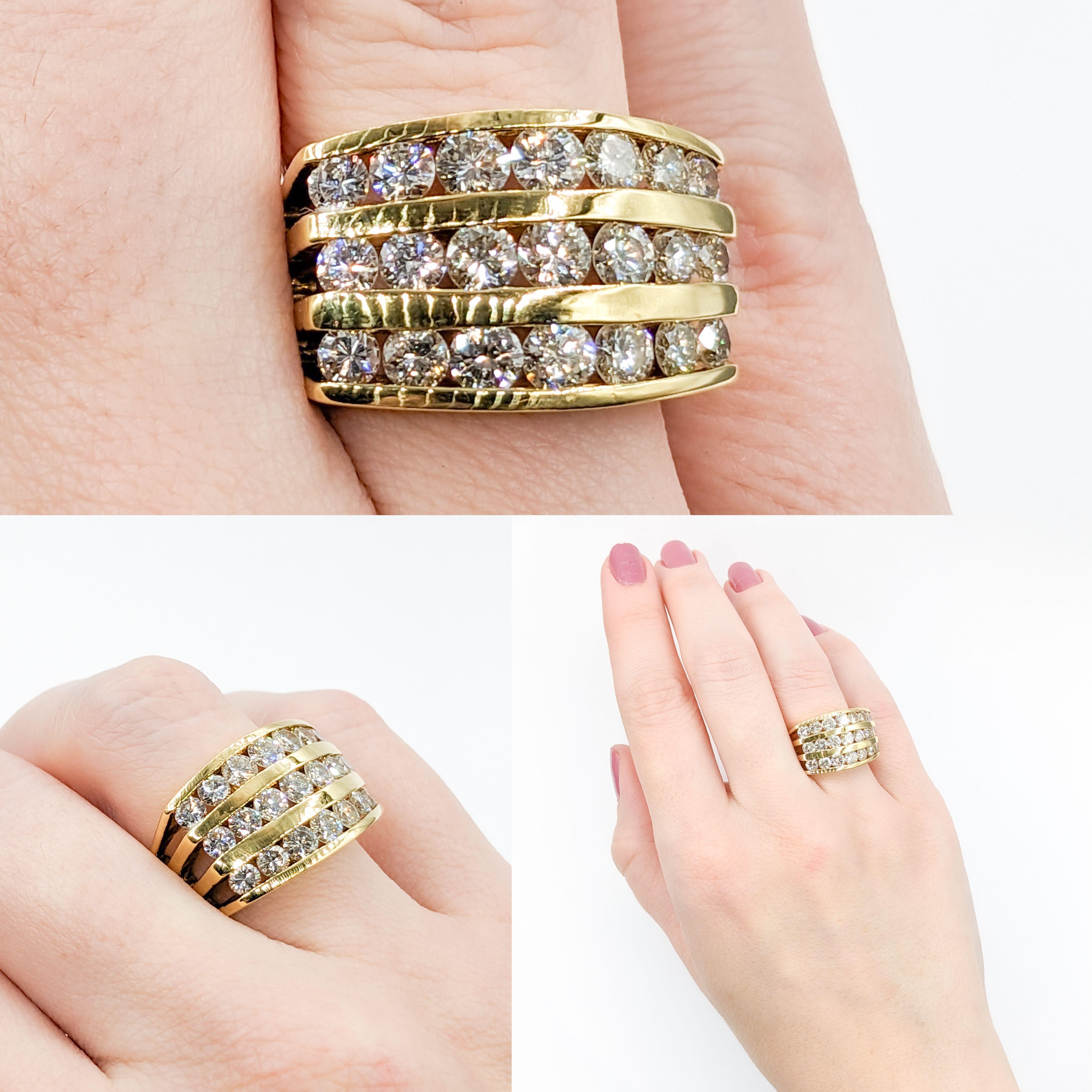 Dieser atemberaubende Ring aus 18-karätigem Gelbgold mit einem Gesamtgewicht von 2,75 Karat aus funkelnden Diamanten ist ein Zeugnis unvergleichlicher Handwerkskunst. Seine schillernden Steine mit einer bemerkenswerten Reinheit von SI2 und einem