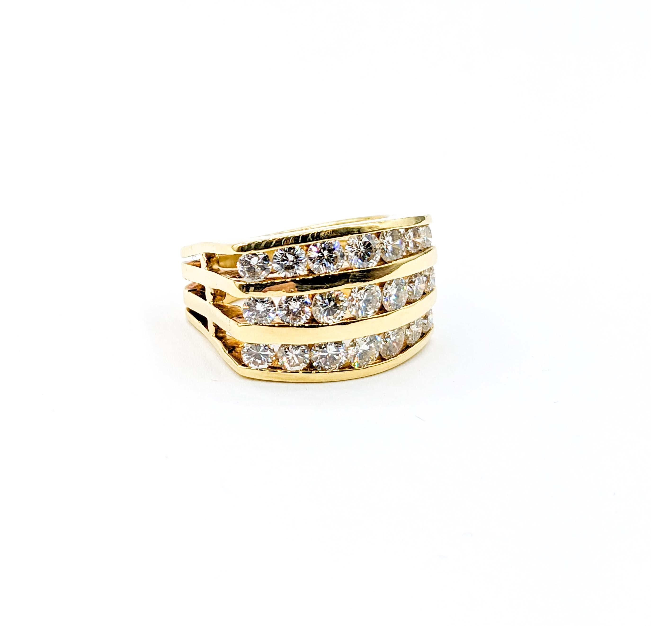 Luxuriöser 18k Dreireihiger Diamant-Ring mit 2,75 Karat Damen im Angebot