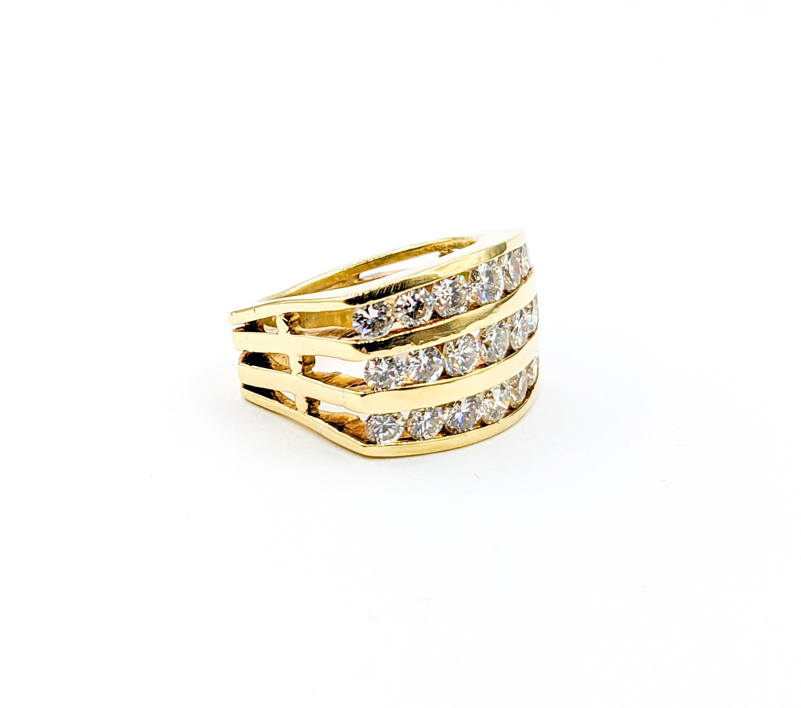Luxuriöser 18k Dreireihiger Diamant-Ring mit 2,75 Karat im Angebot 1