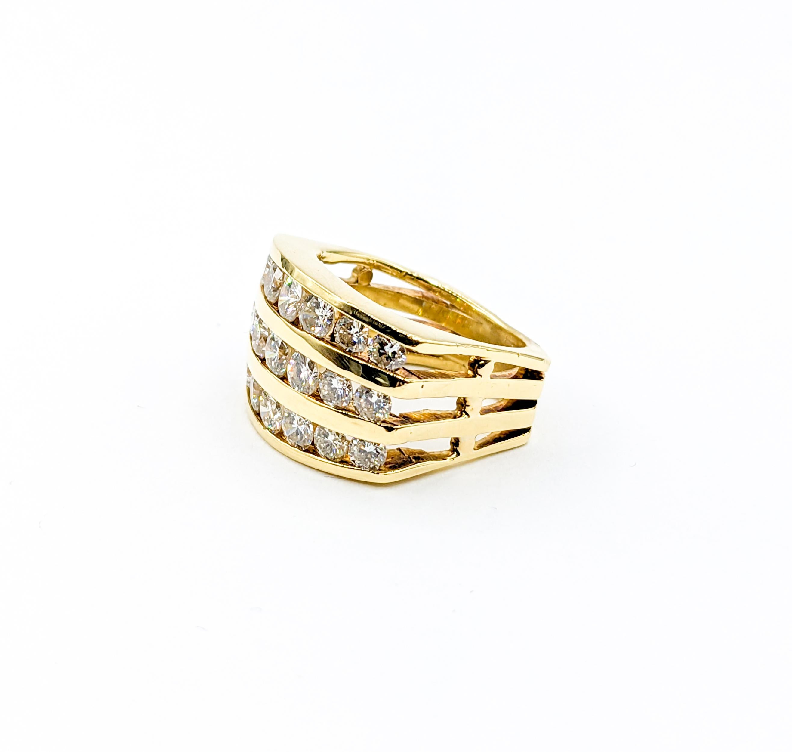Luxurious 18k Three Row 2.75ctw Diamond Band Ring For Sale 3