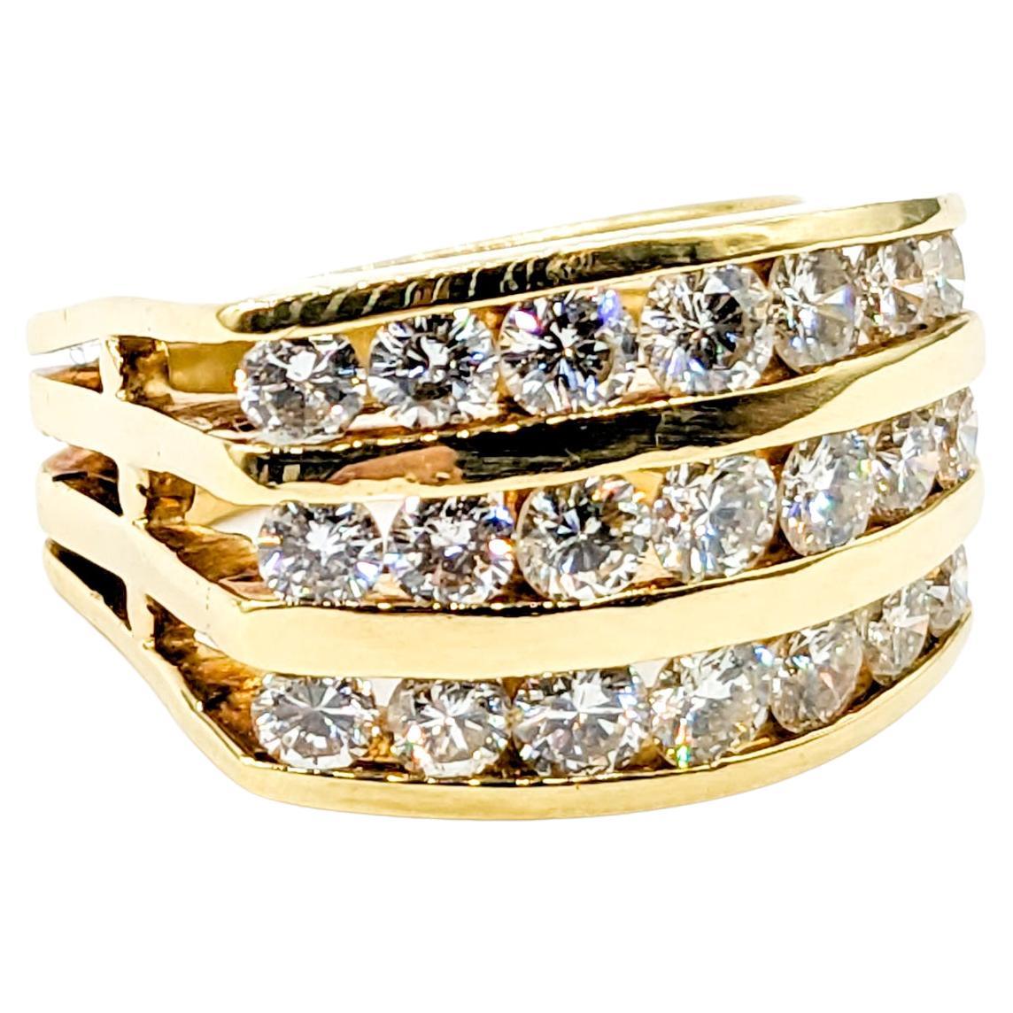 Luxuriöser 18k Dreireihiger Diamant-Ring mit 2,75 Karat im Angebot
