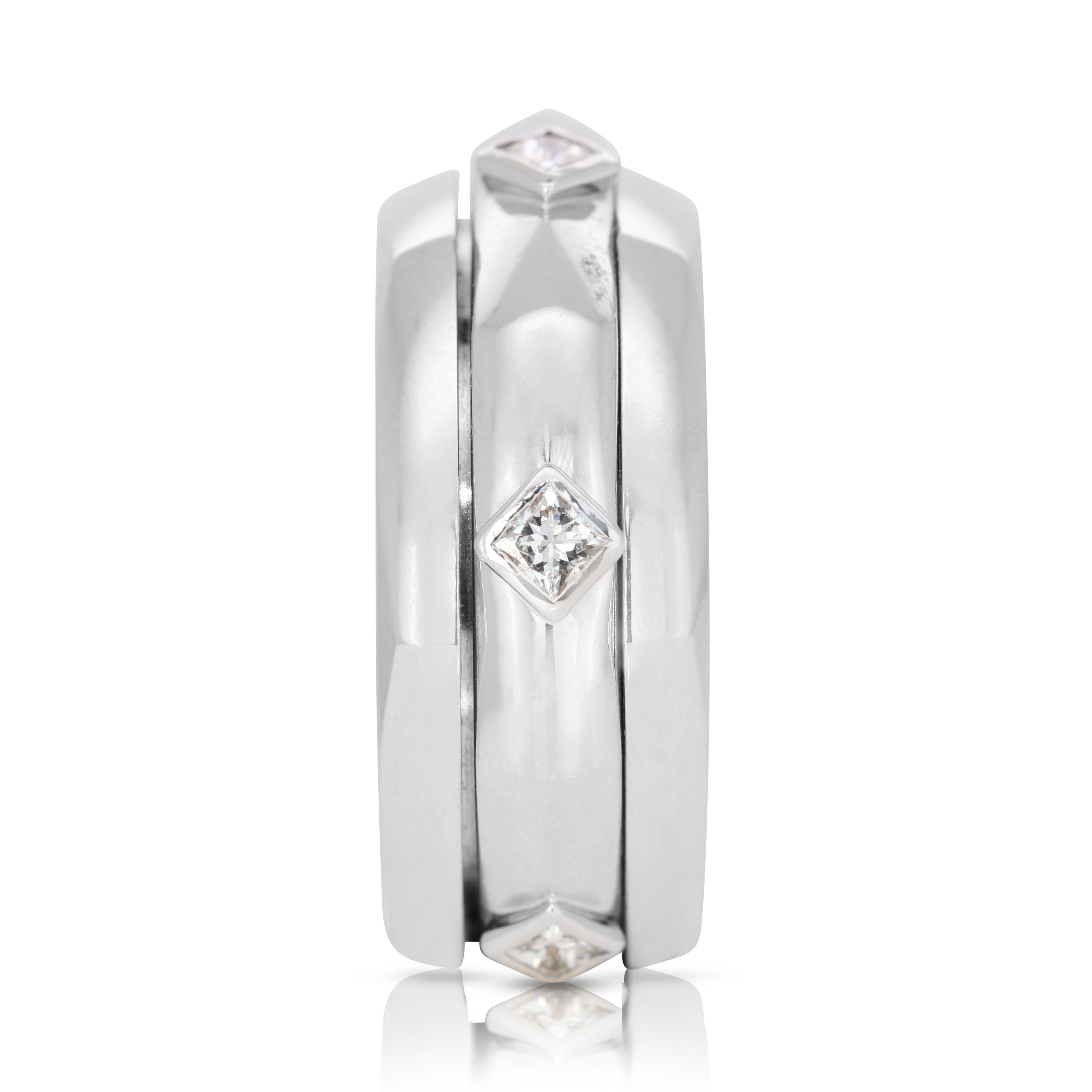 Round Cut Luxurious 18k White Gold Band Men Ring with 0.15 Carat Natural Diamonds For Sale