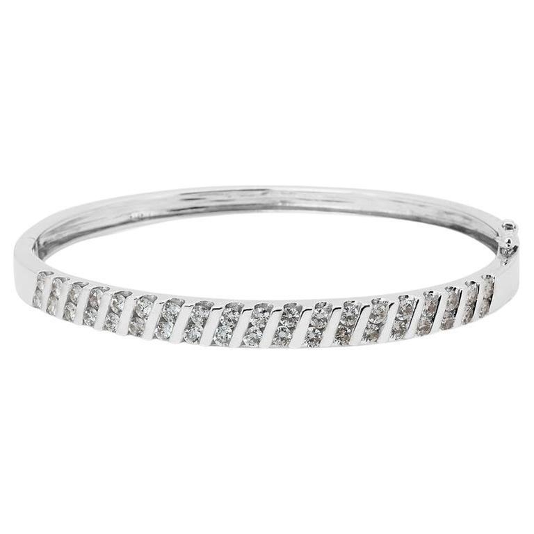 Luxurious 18k White Gold Bangle with 1.50 ct Natural Diamonds IGI
