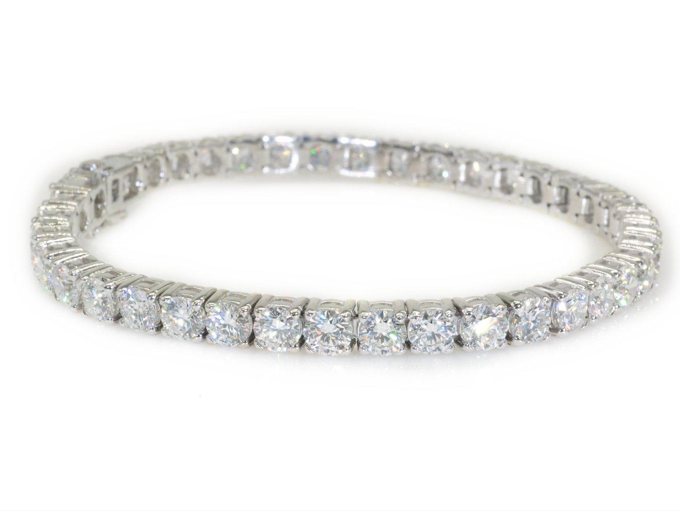 Women's Luxurious 18k White Gold Bracelet w/ 12.51 Ct Natural Diamonds, GIA Certificate For Sale