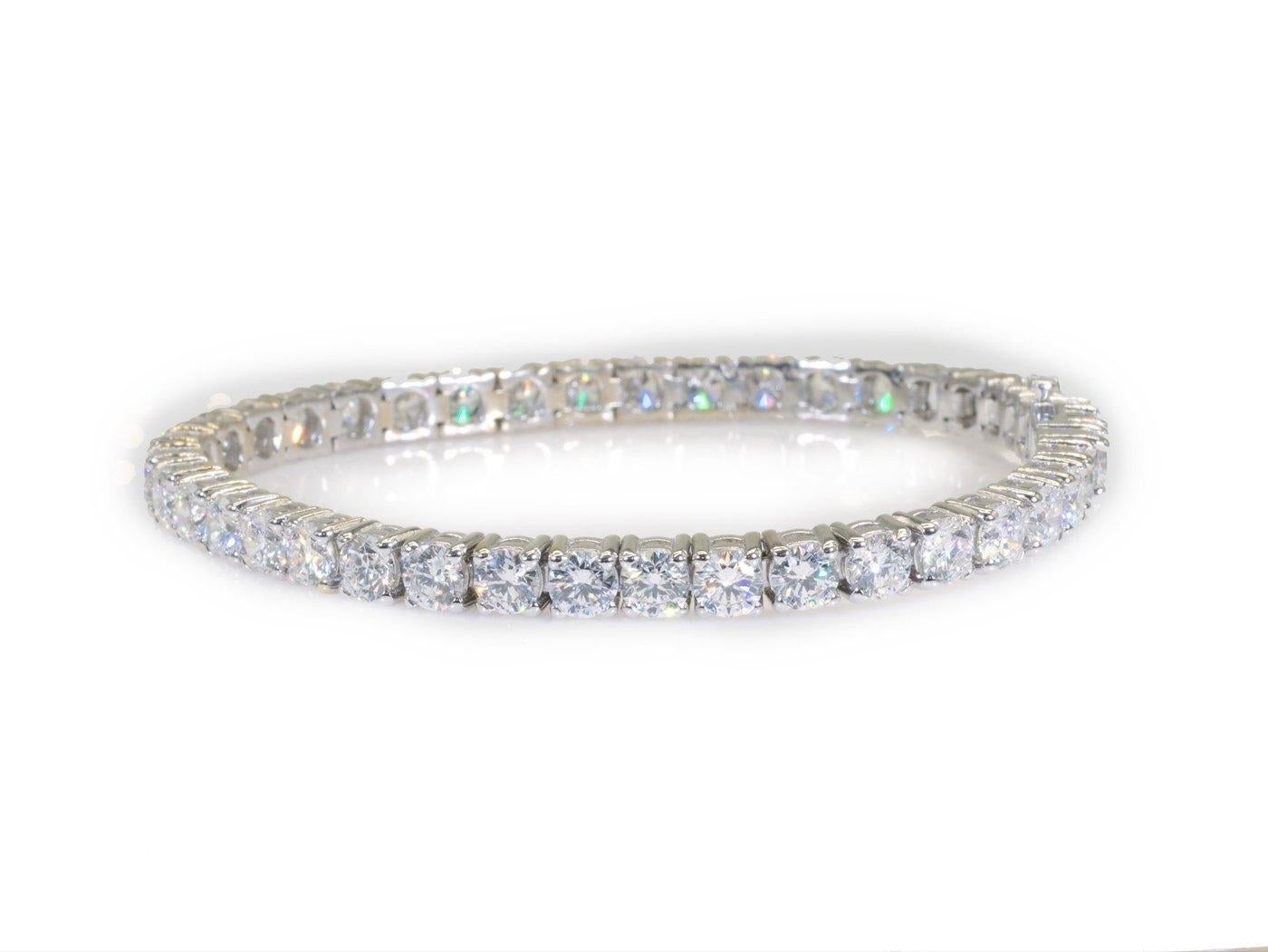 Luxurious 18k White Gold Bracelet w/ 12.51 Ct Natural Diamonds, GIA Certificate For Sale 1