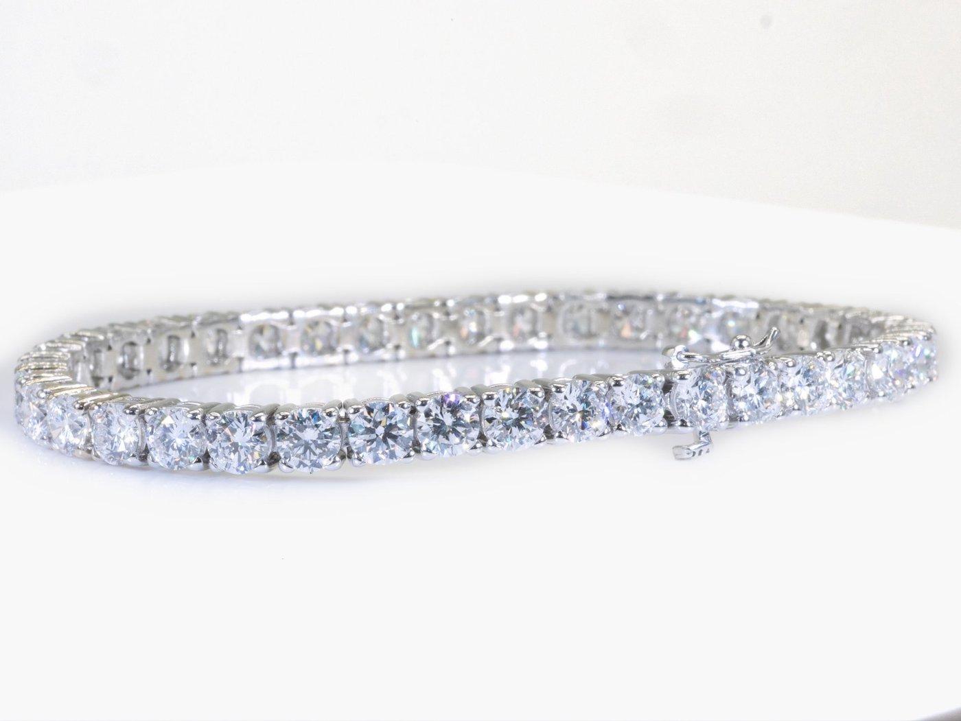 Bracelet luxueux en or blanc 18 carats avec 12,51 carats de diamants naturels, certificat GIA en vente 2