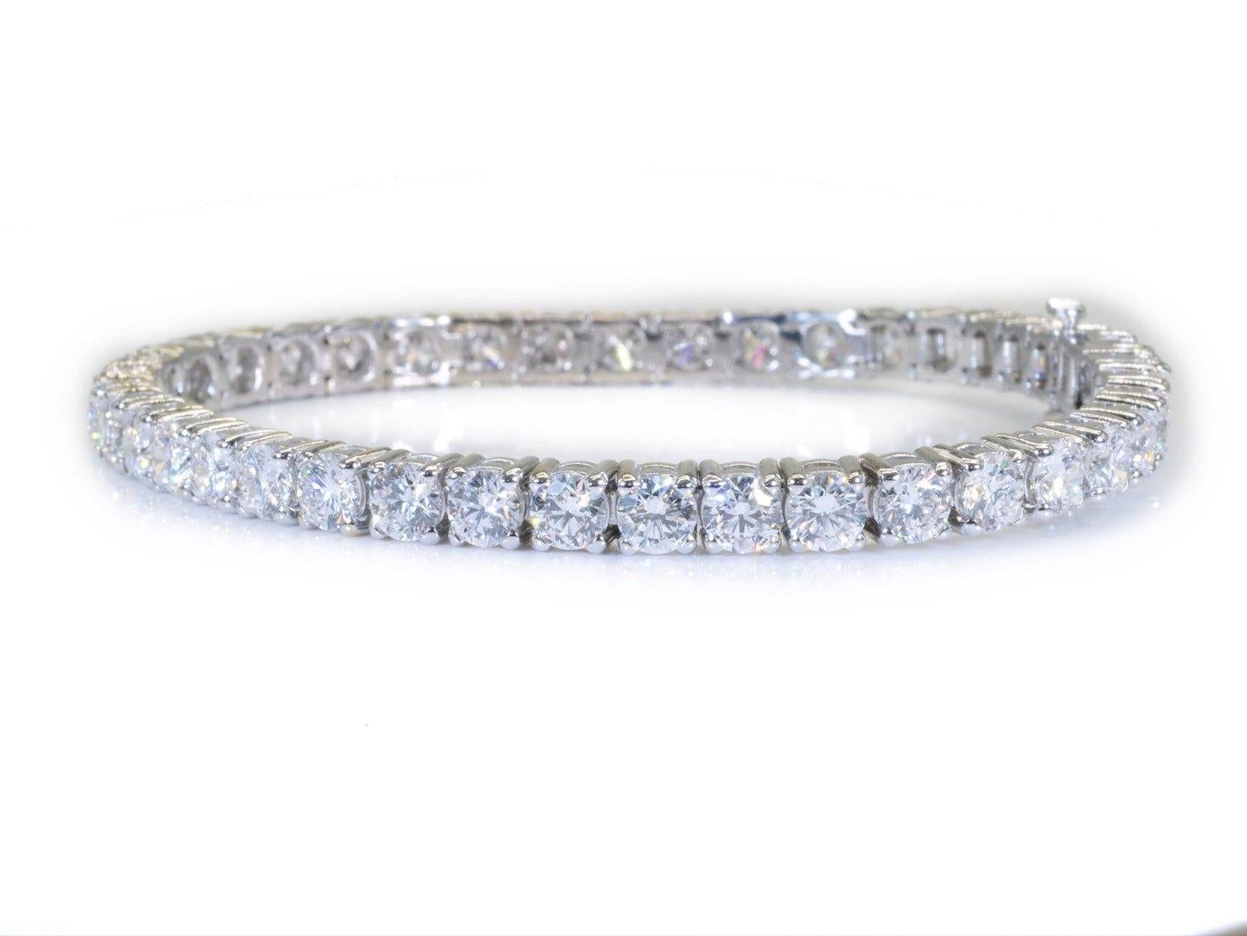 Luxurious 18k White Gold Bracelet w/ 12.51 Ct Natural Diamonds, GIA Certificate For Sale 3