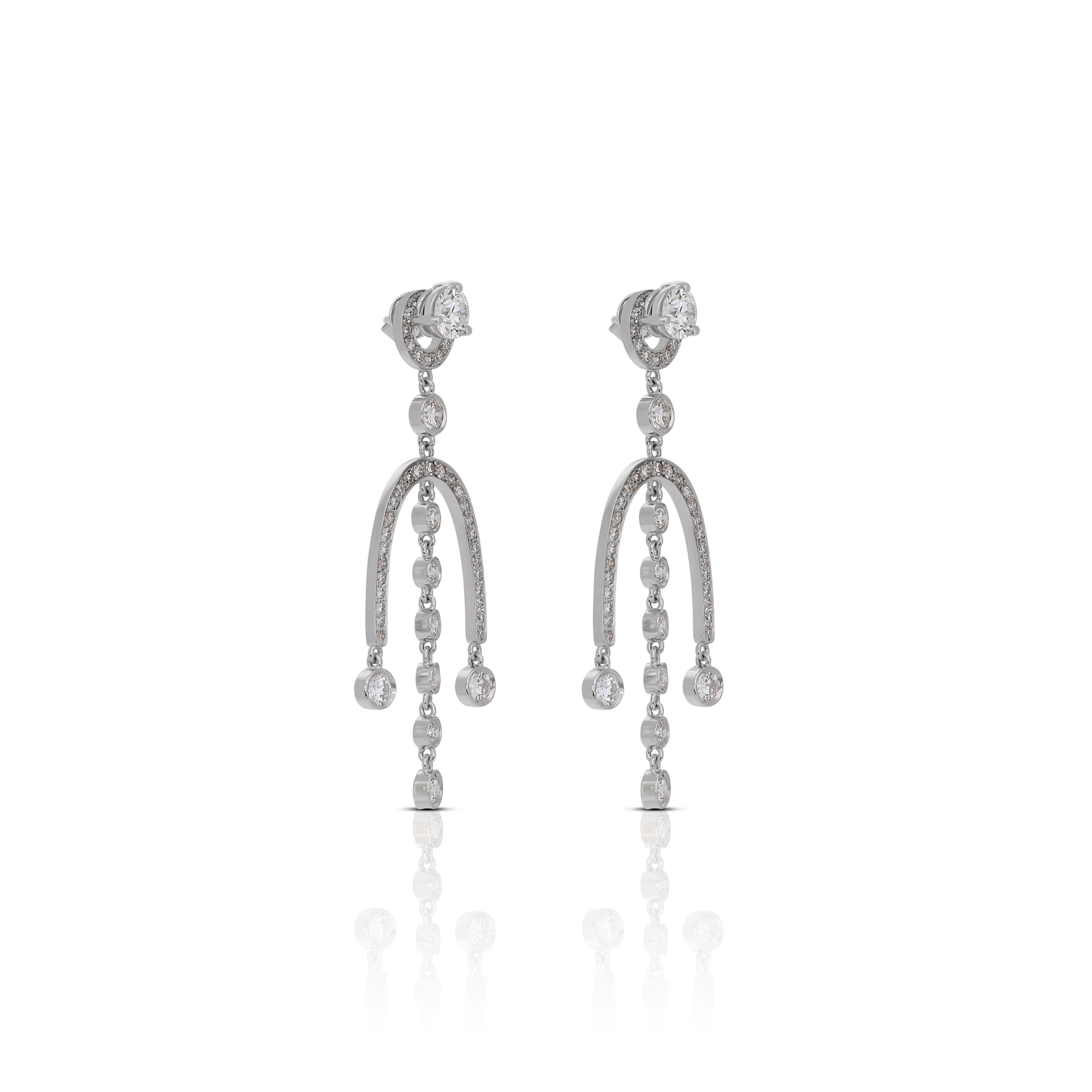 Luxurious 18K White Gold Dangling Earrings with 0.39ct Natural Diamonds In New Condition For Sale In רמת גן, IL