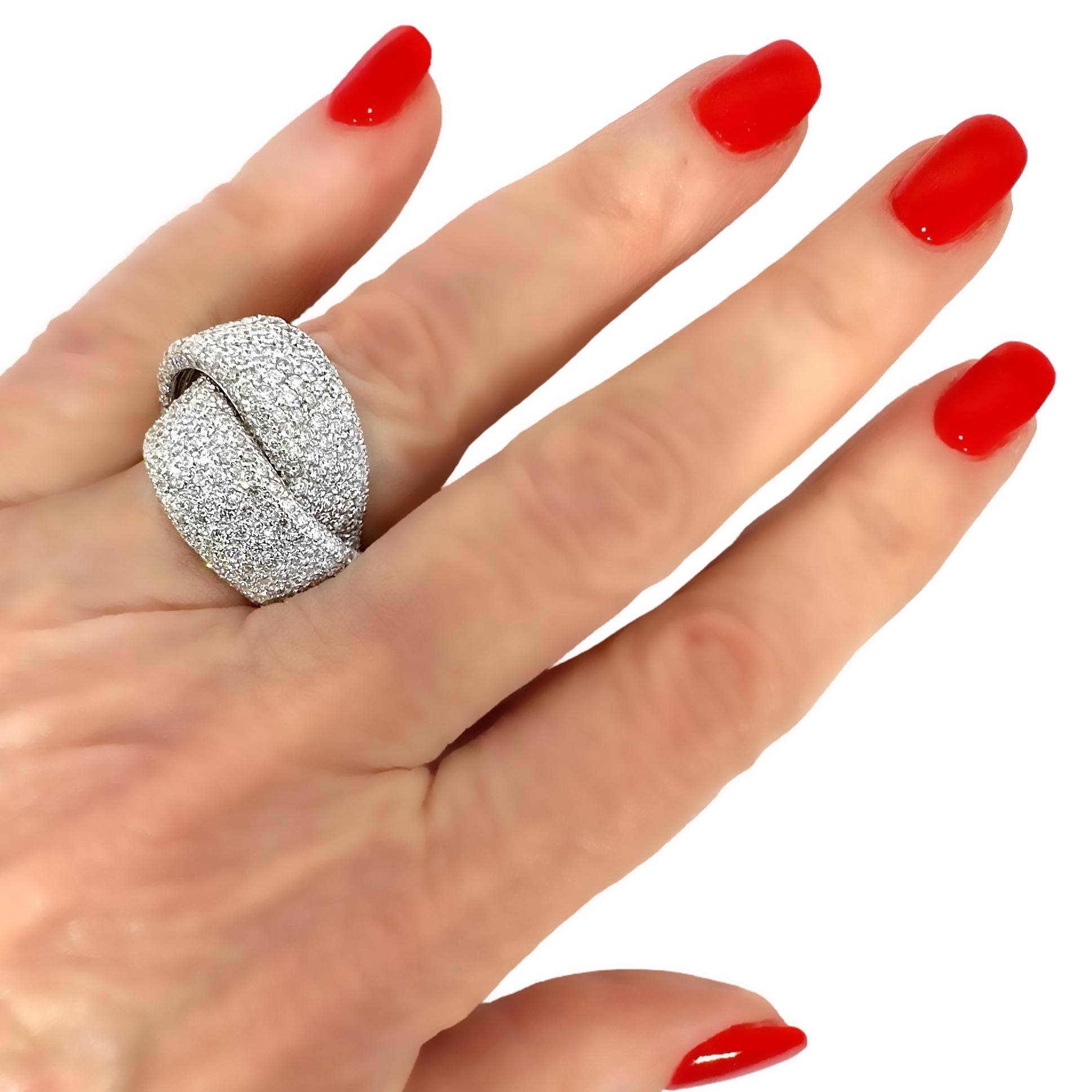 Luxurious 18K White Gold & Diamond Encrusted Bypass Dome Ring with Italian Flair For Sale 4