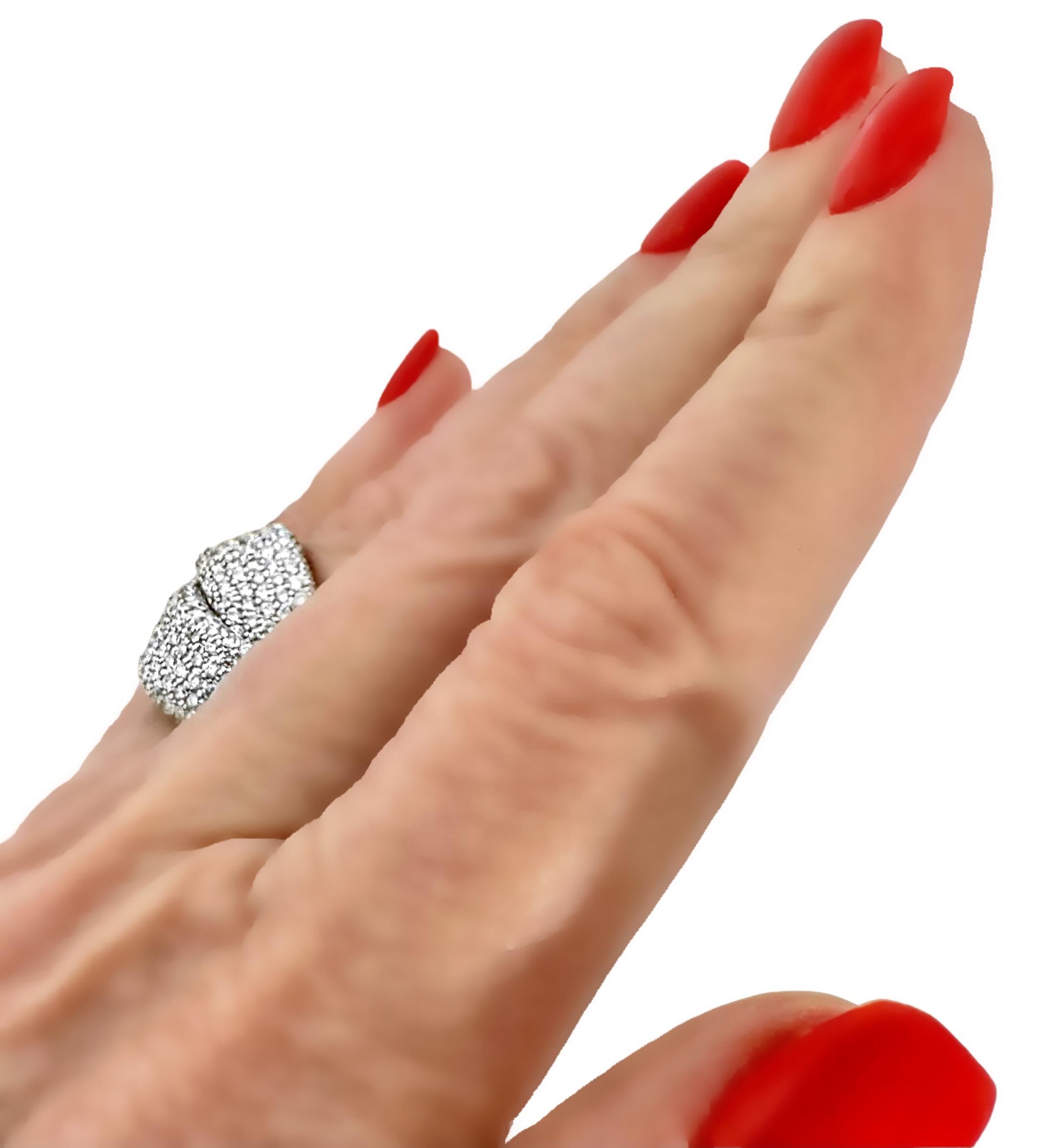 Luxuriöser 18K Weißgold & Diamant verkrusteter Bypass Dome Ring mit italienischem Flair 6