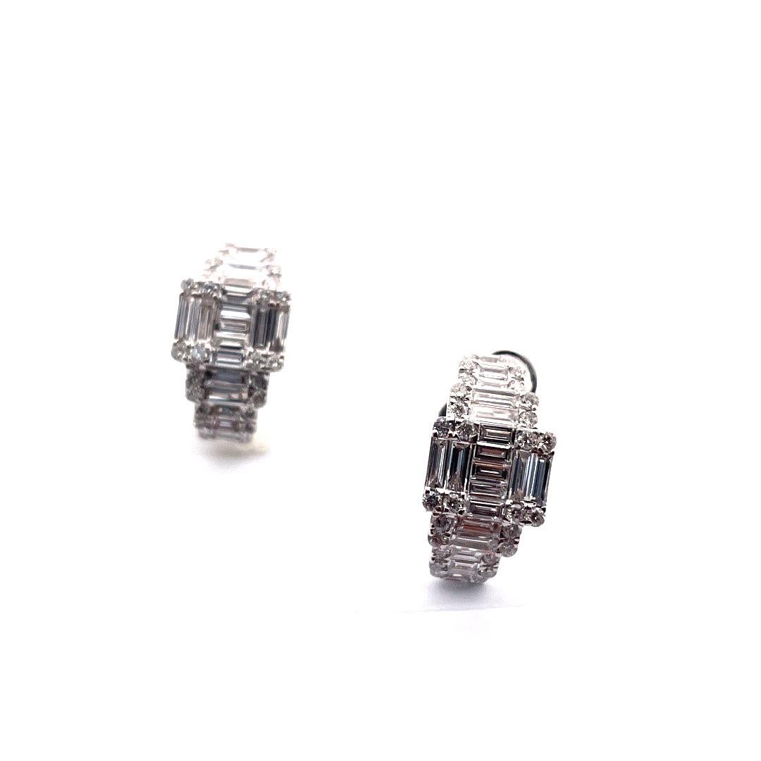 Luxurious 18k White Gold Diamond Huggies Earrings In New Condition For Sale In New York, NY