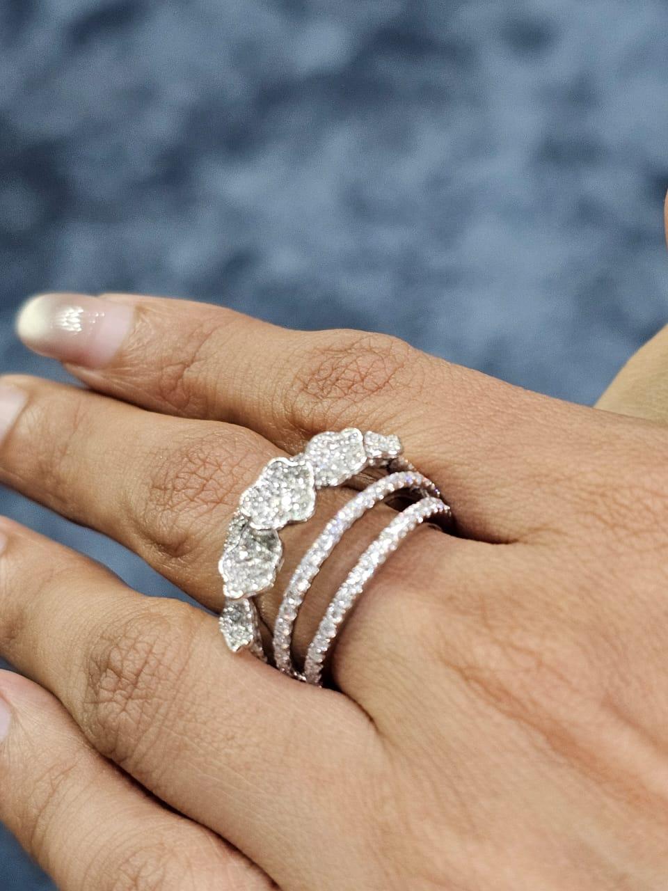 Luxuriöser Diamantring aus 18 Karat Weißgold - Perfekt für die Abendgarderobe (Moderne) im Angebot