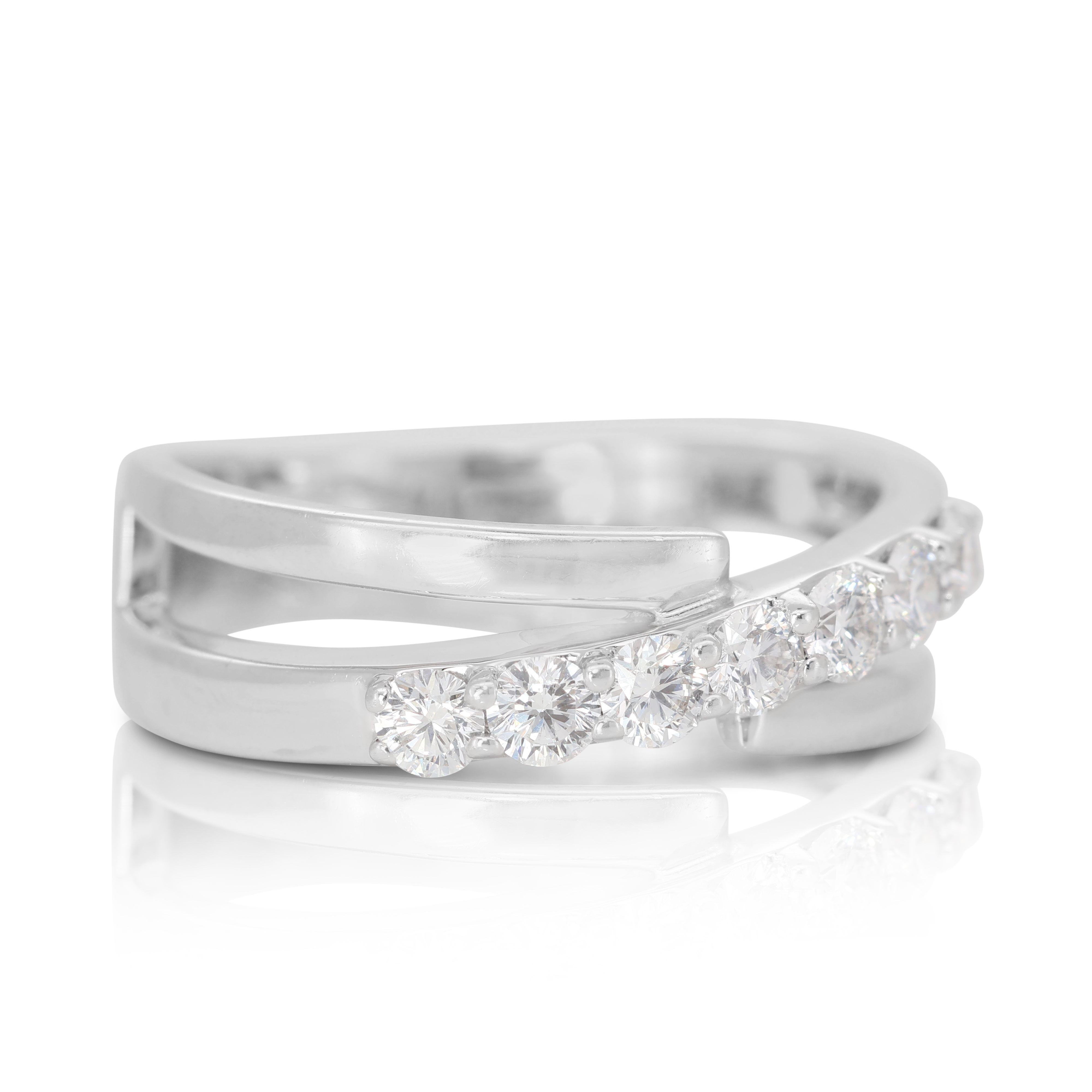 Elegante anillo de 7 diamantes de 0,49 ct engastados en oro blanco de 18 quilates Corte brillante en venta
