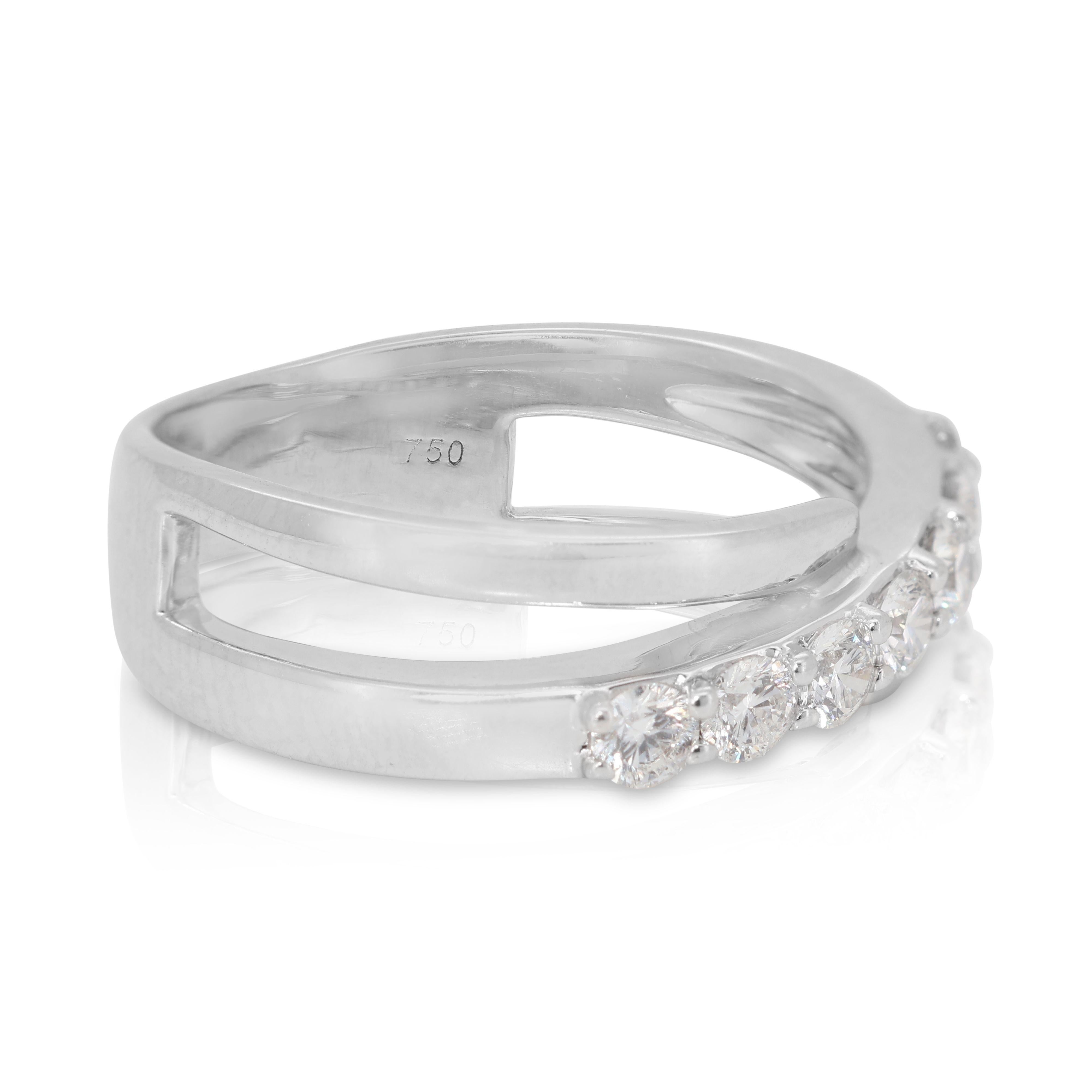 Elegante anillo de 7 diamantes de 0,49 ct engastados en oro blanco de 18 quilates en Nuevo estado para la venta en רמת גן, IL