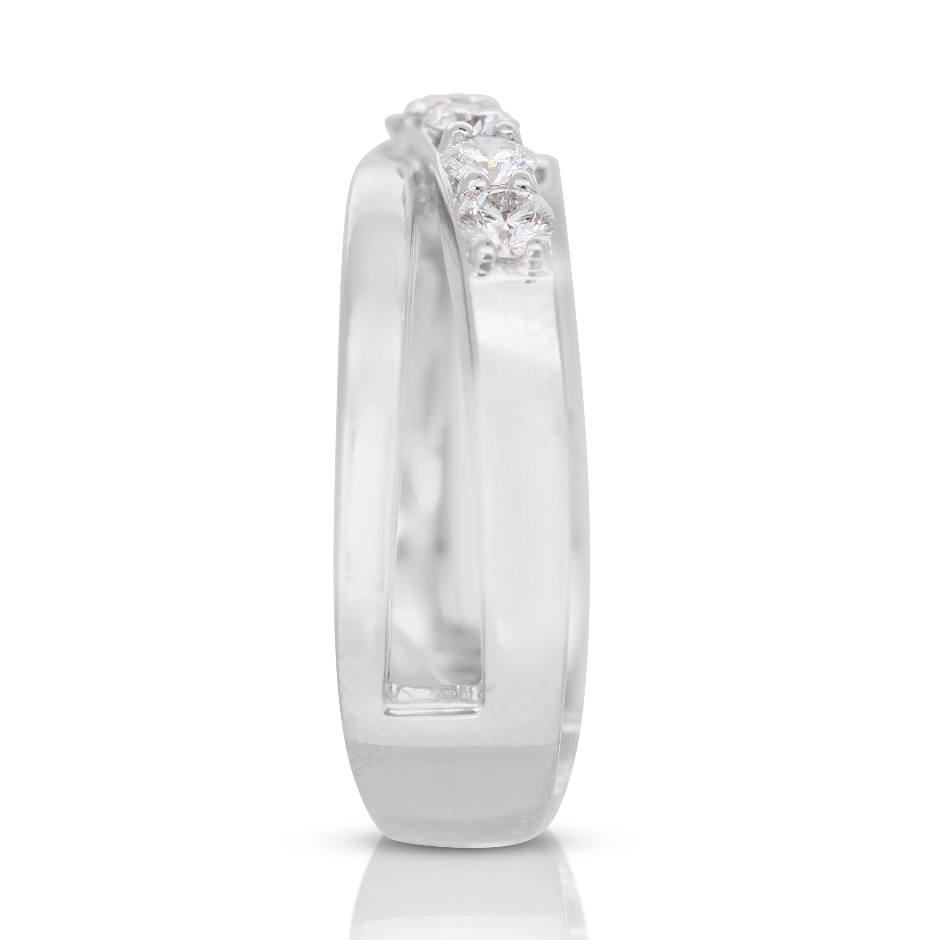 Women's Luxurious 18K White Gold Diamond Ring with 0.49 ct Natural Diamonds For Sale
