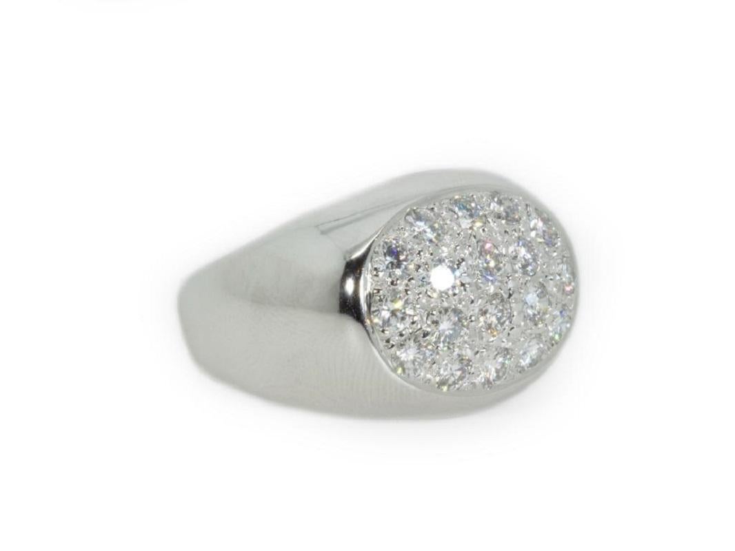 Luxurious 18K White Gold Dome Ring with 1.45 Ct Natural Diamonds In New Condition In רמת גן, IL