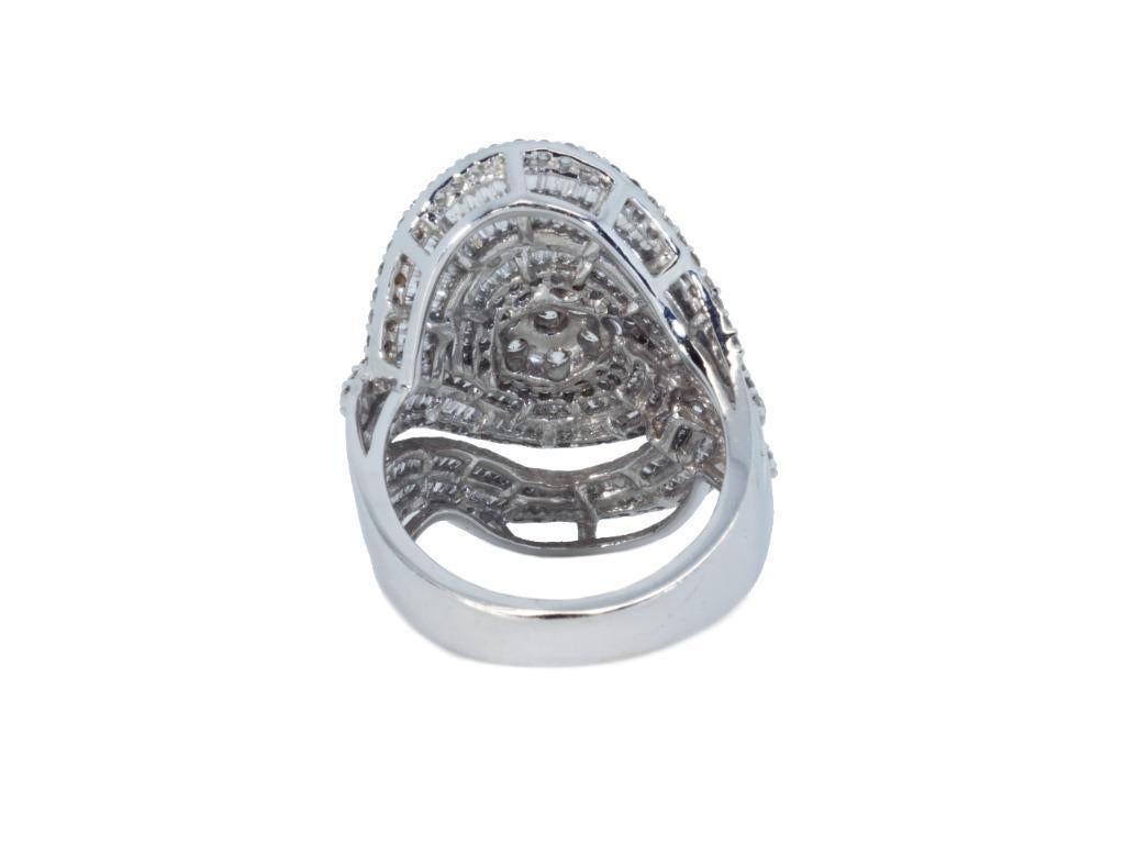 Luxurious 18K White Gold Dome Ring with 4.00 Ct Natural Diamonds In New Condition For Sale In רמת גן, IL