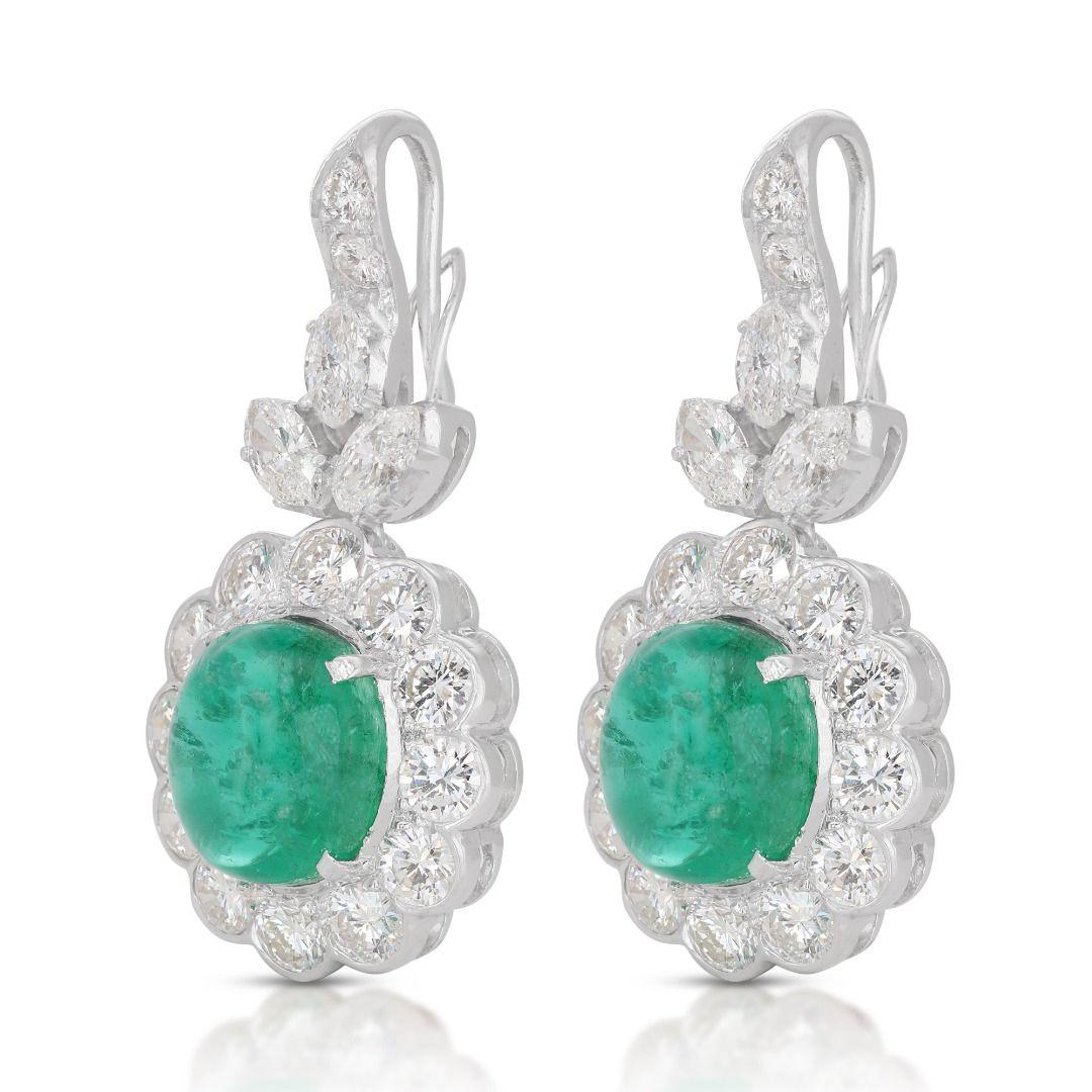 Luxurious 18K White Gold Emerald Earrings In New Condition For Sale In רמת גן, IL