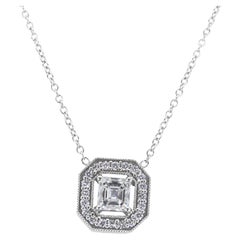 Luxueux collier à pendentif en or blanc 18 carats avec halo de diamants naturels de 1,11 carat