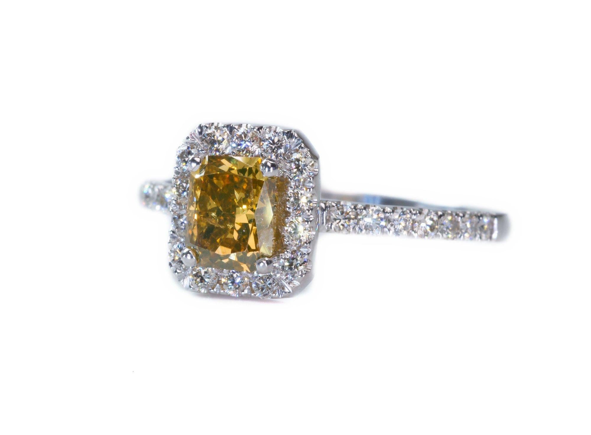 Luxuriser Halo-Ring aus 18 Karat Weigold mit 0,93 Karat natrlichen Diamanten, AIG-Zertifikat Damen