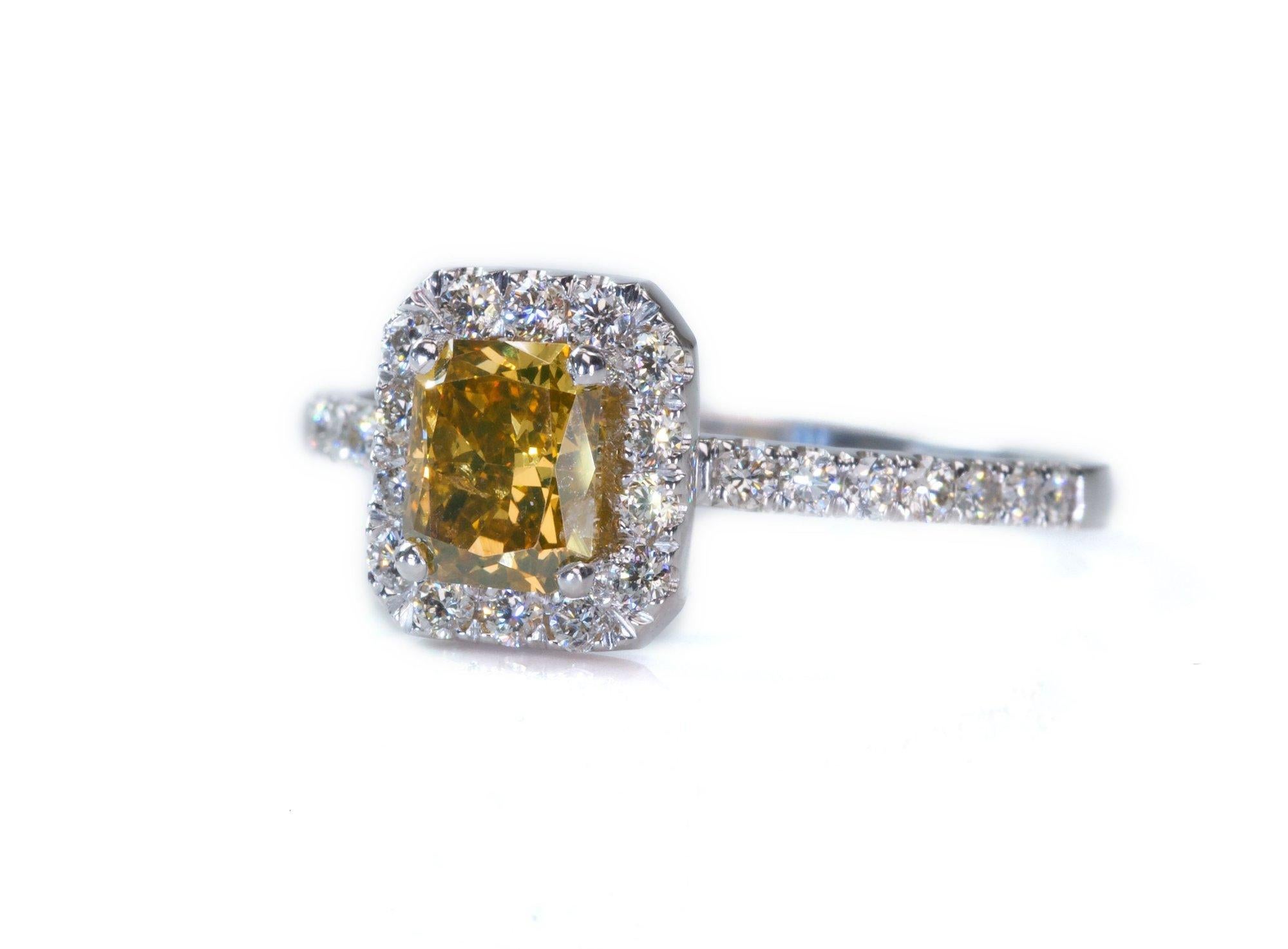 Luxuriser Halo-Ring aus 18 Karat Weigold mit 0,93 Karat natrlichen Diamanten, AIG-Zertifikat 1