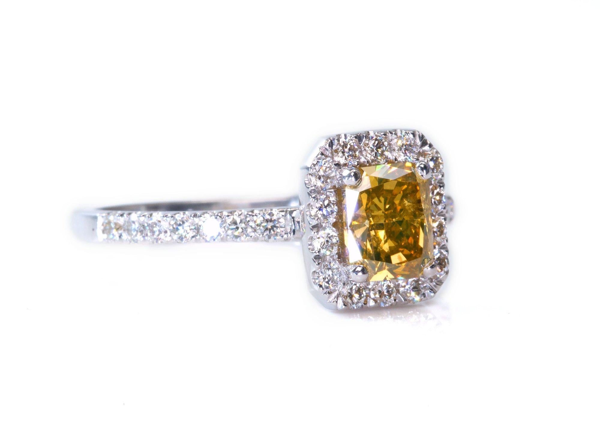 Luxuriser Halo-Ring aus 18 Karat Weigold mit 0,93 Karat natrlichen Diamanten, AIG-Zertifikat 3