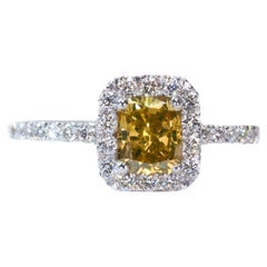 Luxuriser Halo-Ring aus 18 Karat Weigold mit 0,93 Karat natrlichen Diamanten, AIG-Zertifikat