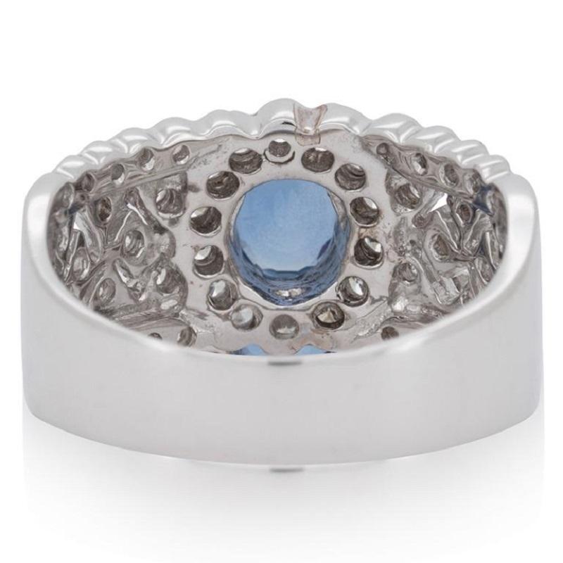 Luxurious 18K White Gold Halo Ring with 0.55 Ct Natural Sapphire and Diamonds For Sale 1