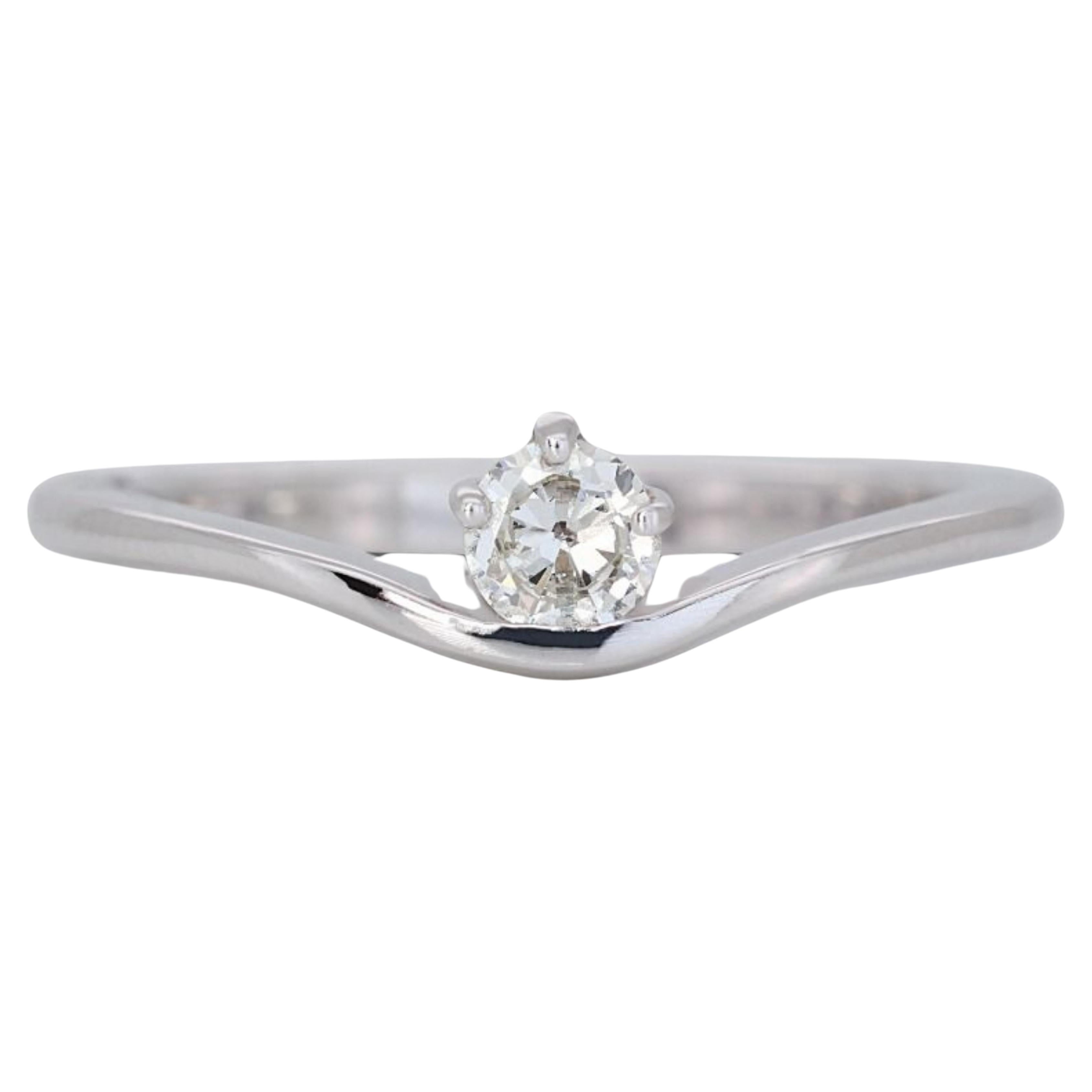 Luxurious 18k White Gold Ring 0.19 ct. Round Brilliant Solitaire Diamond For Sale