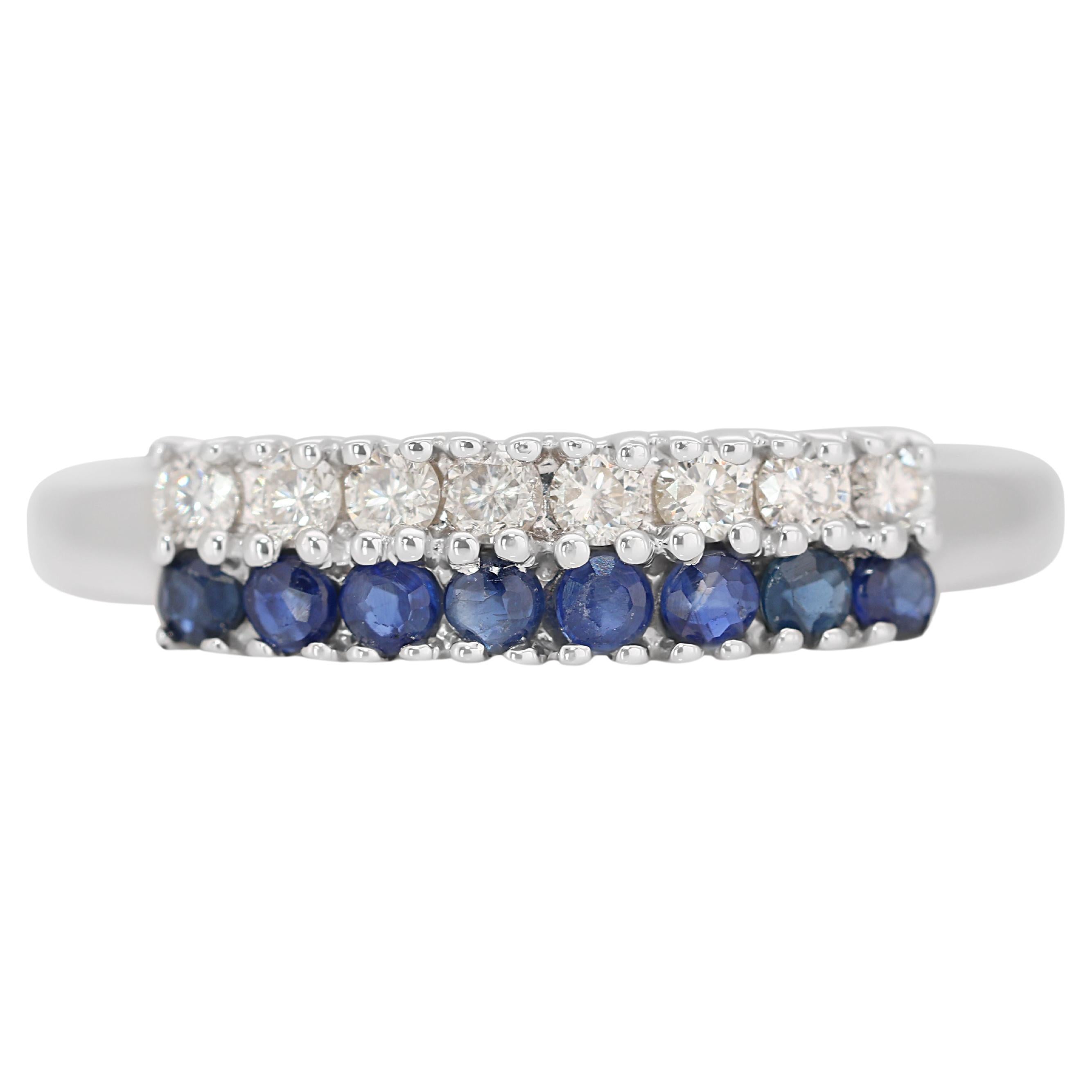 Luxurious 18K White Gold Ring Sapphire and Diamond with 0.44 ct Natural Diamonds For Sale