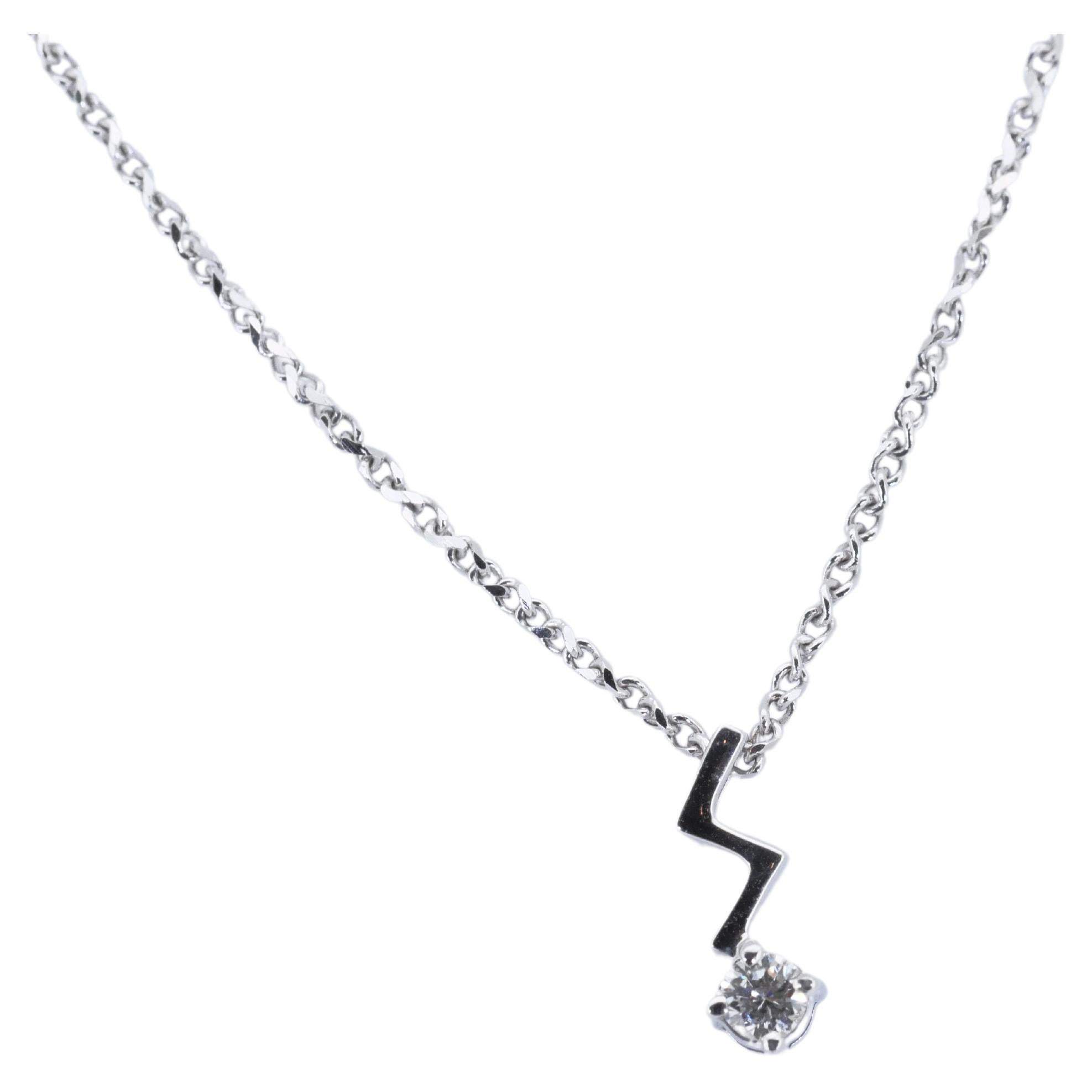 Round Cut Luxurious 18k White Gold Solitaire Necklace w/ 0.10 Carat Natural Diamonds For Sale