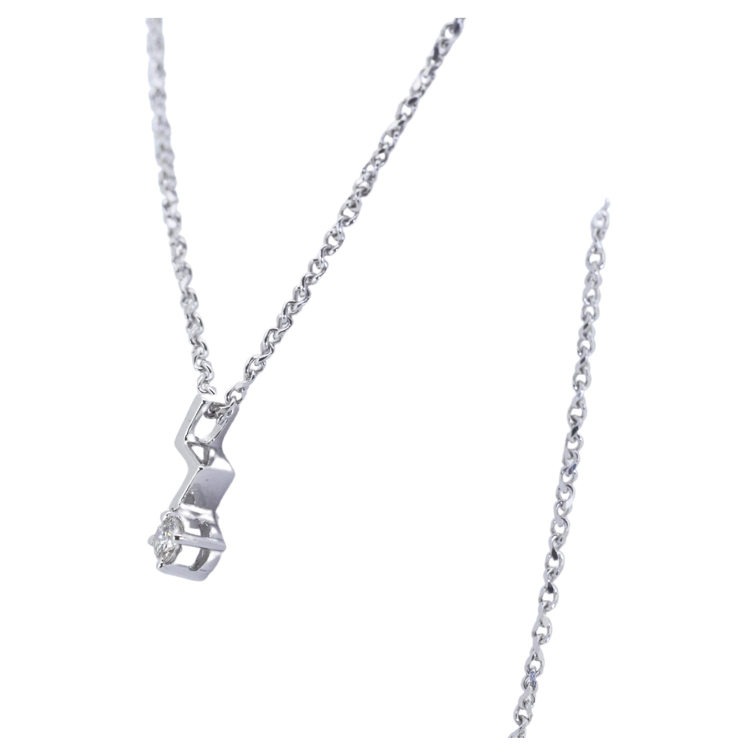 Women's Luxurious 18k White Gold Solitaire Necklace w/ 0.10 Carat Natural Diamonds For Sale