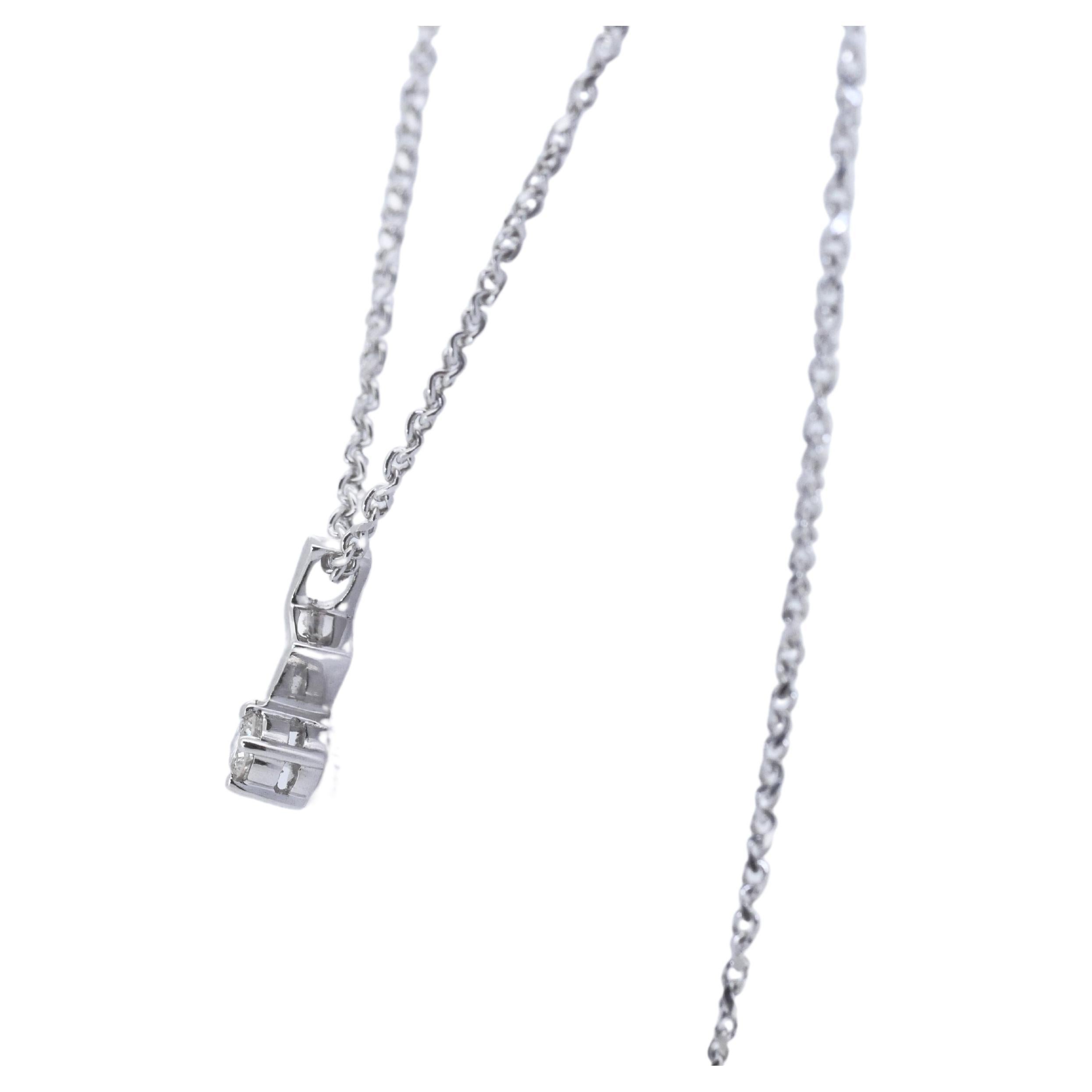 Luxurious 18k White Gold Solitaire Necklace w/ 0.10 Carat Natural Diamonds For Sale 1