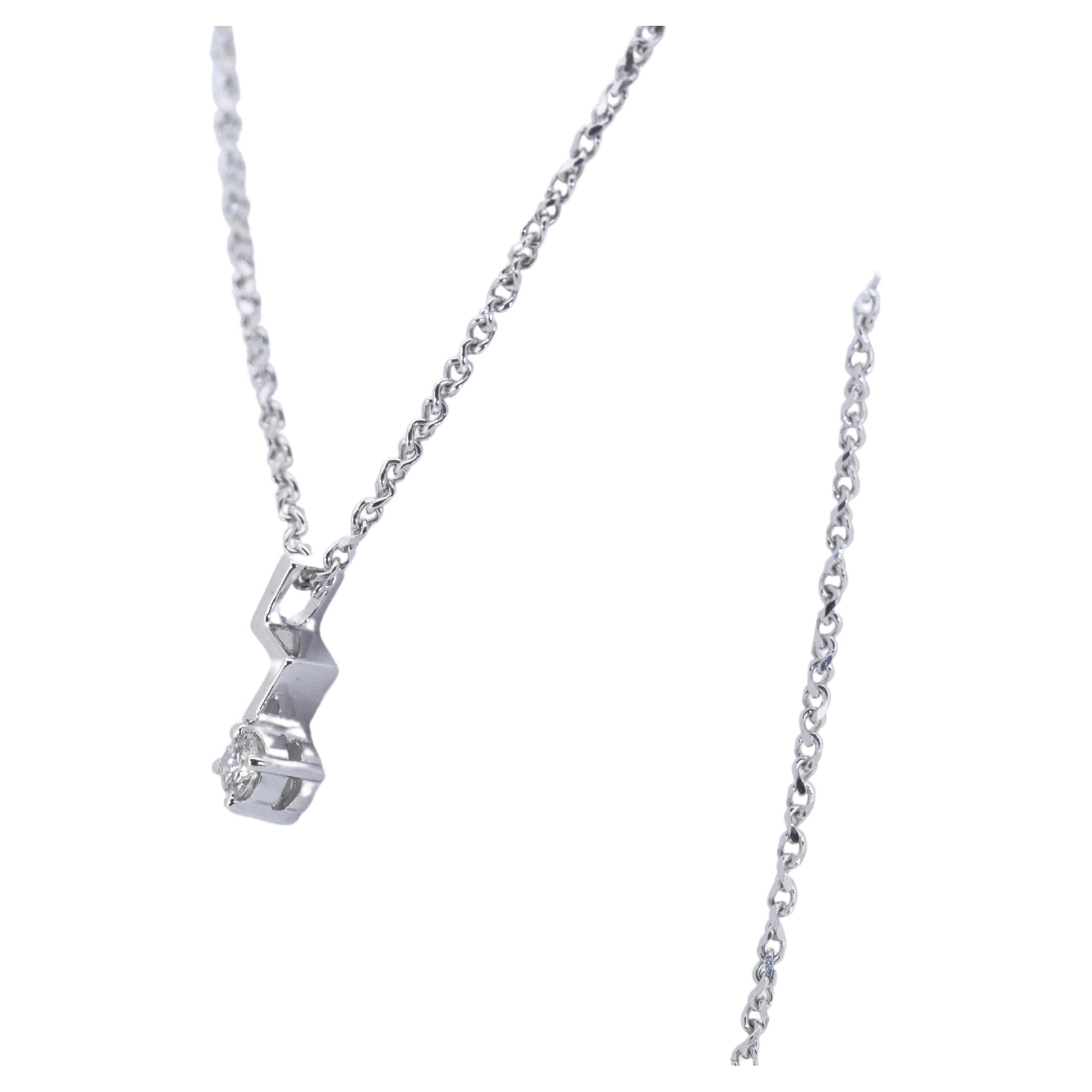 Luxurious 18k White Gold Solitaire Necklace w/ 0.10 Carat Natural Diamonds For Sale 2