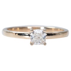 Luxurious 18k Yelllow Gold Solitaire Ring with 0.90 ct Natural Diamond GIA cert
