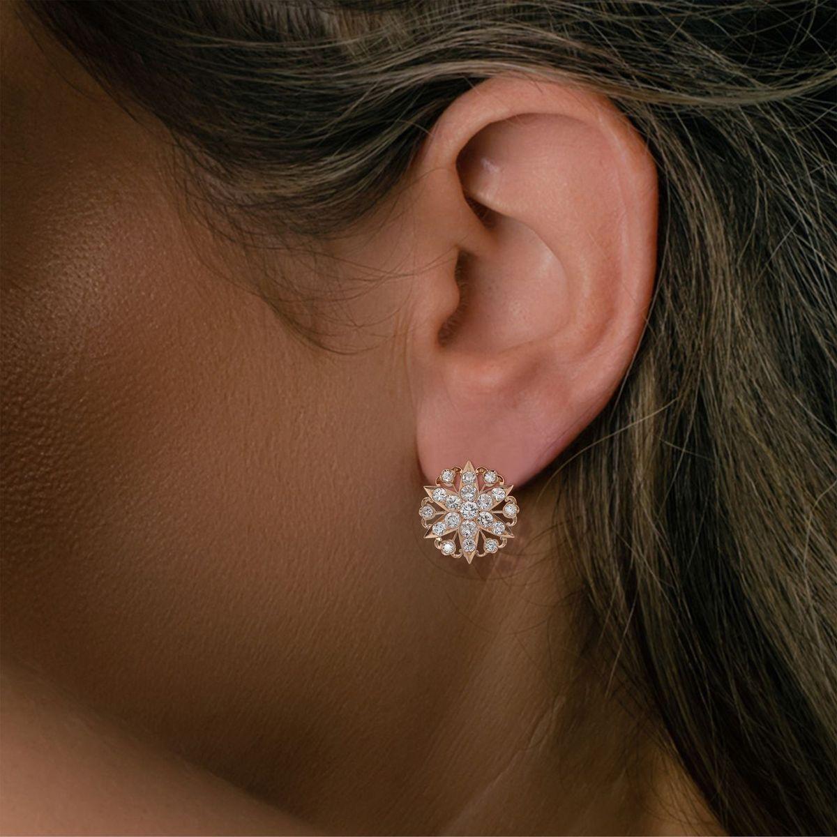 Luxuriöse Cluster-Ohrringe aus 18 Karat Gelbgold mit 2,06 Karat natürlichen Diamanten 3