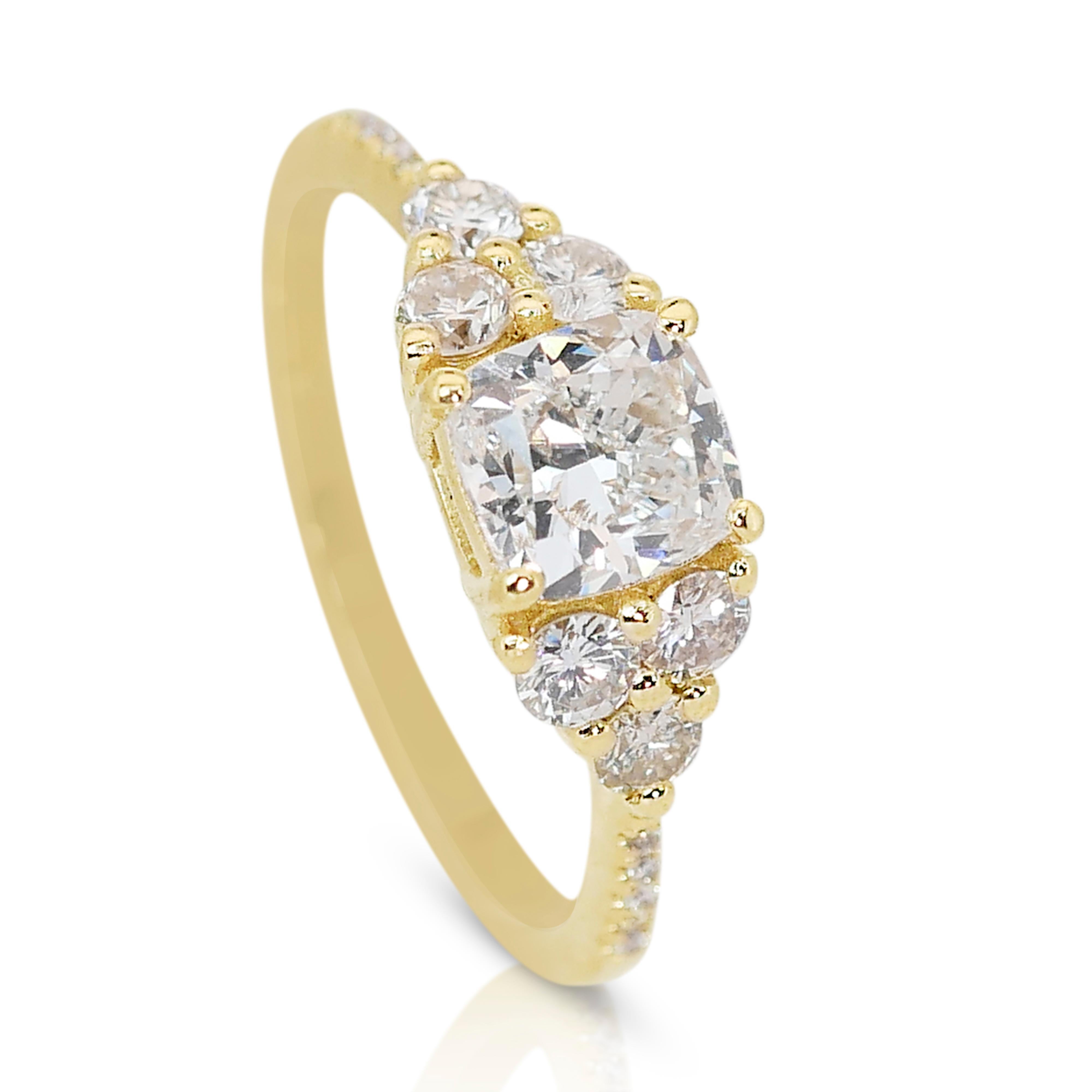 Luxurious 18k Yellow Gold Diamond Pave Ring w/1.70 ct - IGI Certified For Sale 2