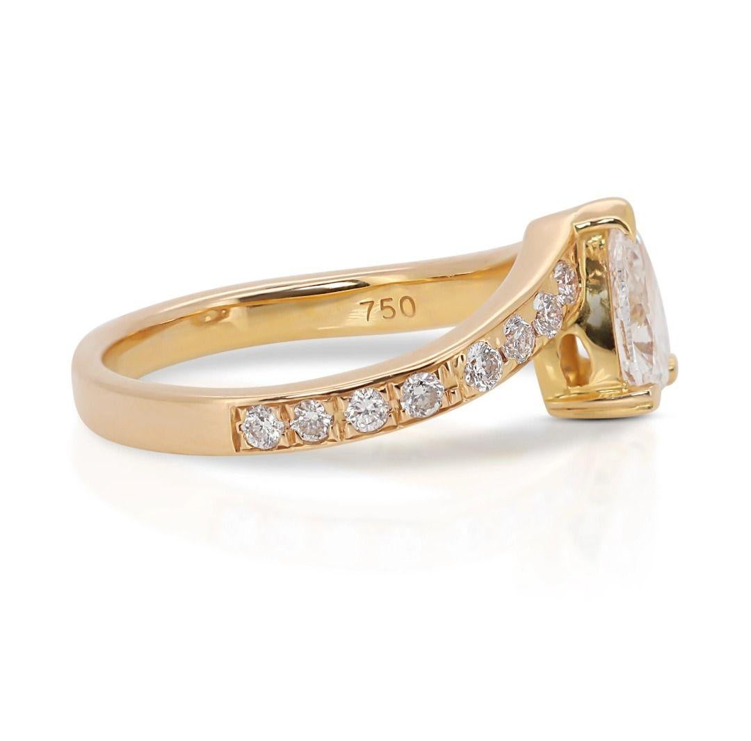 Luxurious 18K Yellow Gold Pave Ring with 0.67 Ct Pear Natural Diamonds, GIA Cert In New Condition For Sale In רמת גן, IL