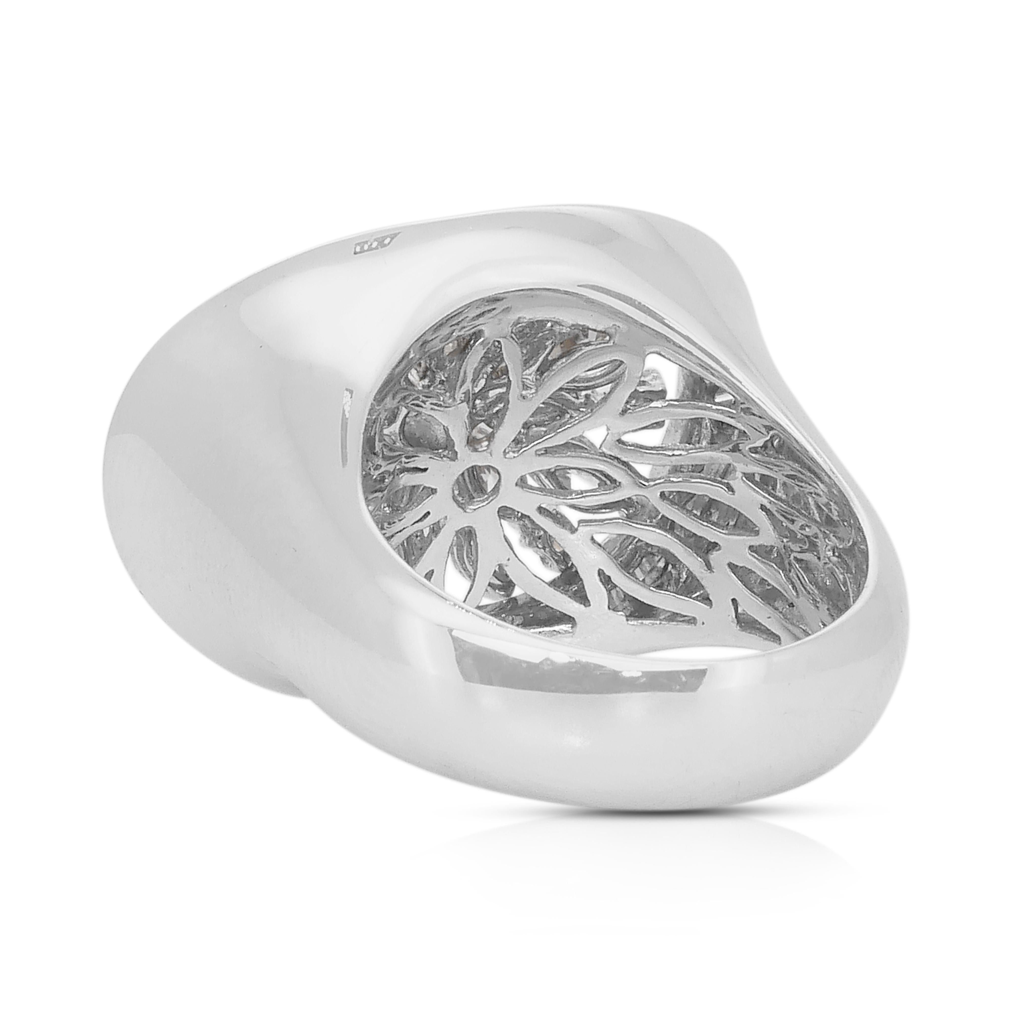 Luxuriöser 2,46ct Diamanten Cocktail Ring in 18k Weißgold - IGI zertifiziert (Marquiseschliff) im Angebot